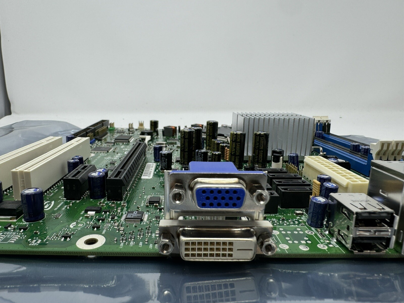 New Sealed Intel E210882/DQ965CO Core 2 Duo Desktop Motherboard D33025+