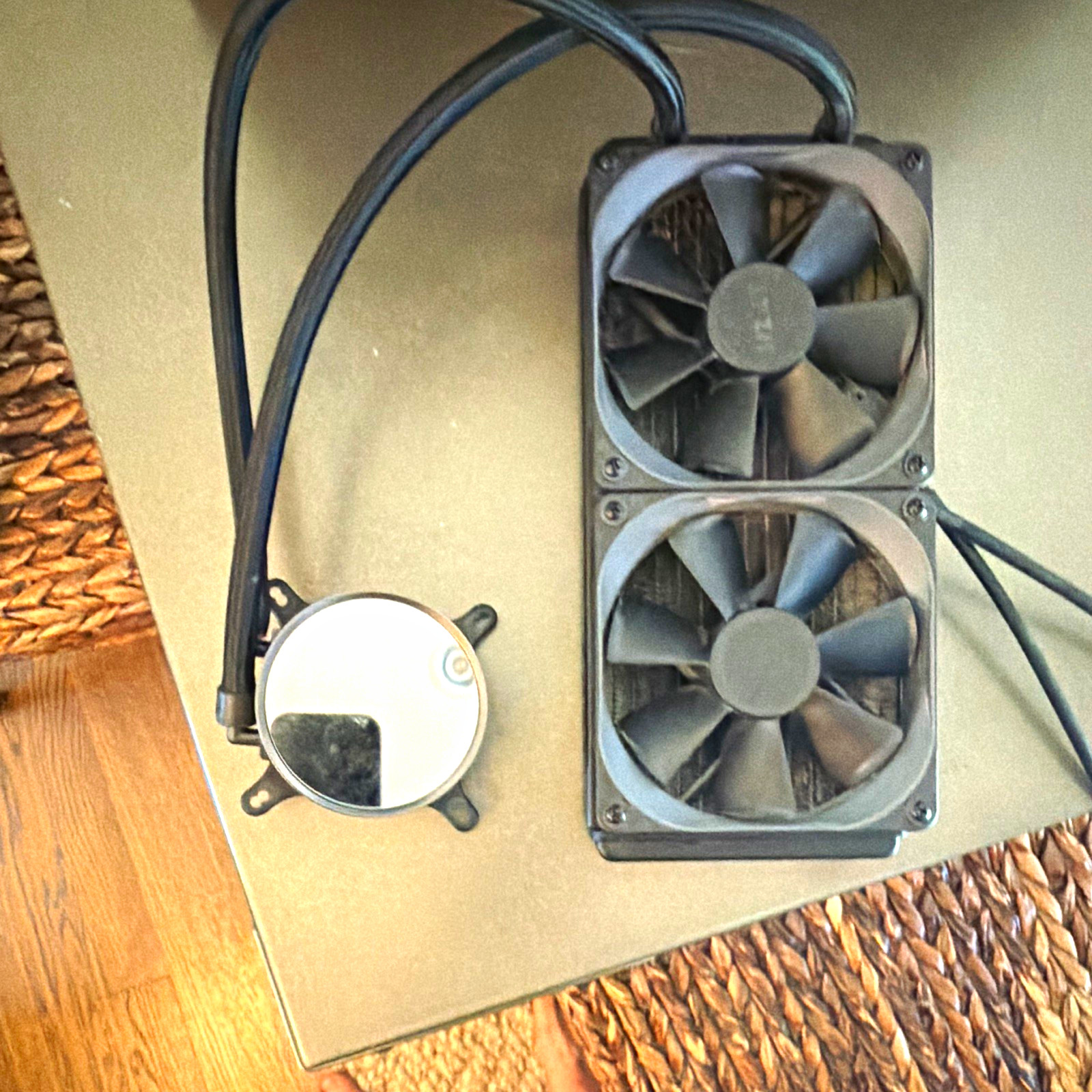 NZXT Kraken X52 240mm Liquid CPU Cooler 2x 120mm Multicolor Fans & Intel Bracket