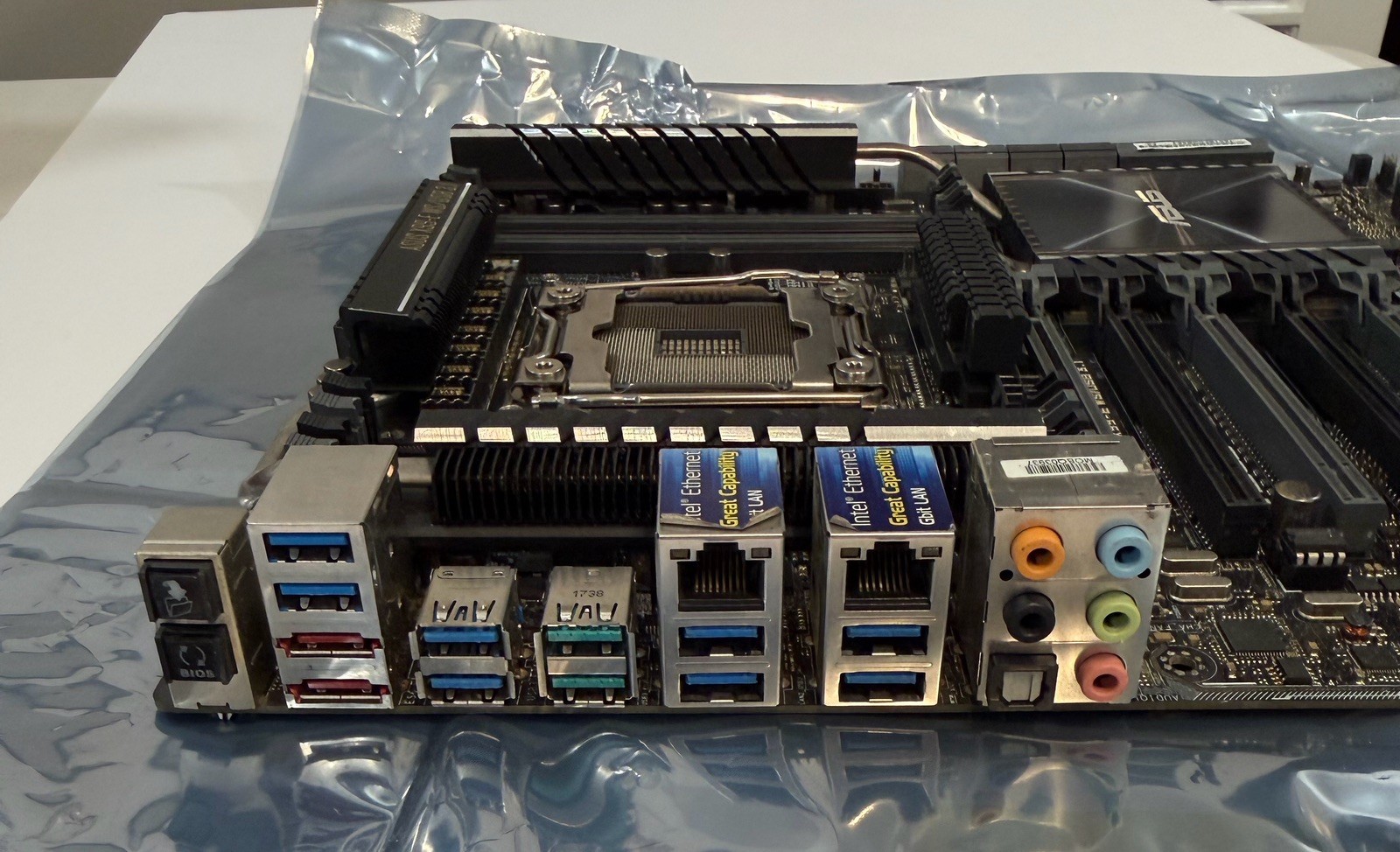 Asus x99-e ws/usb3.1 motherboard ATX ddr4 and I/O shield DDR4 XMP SLI