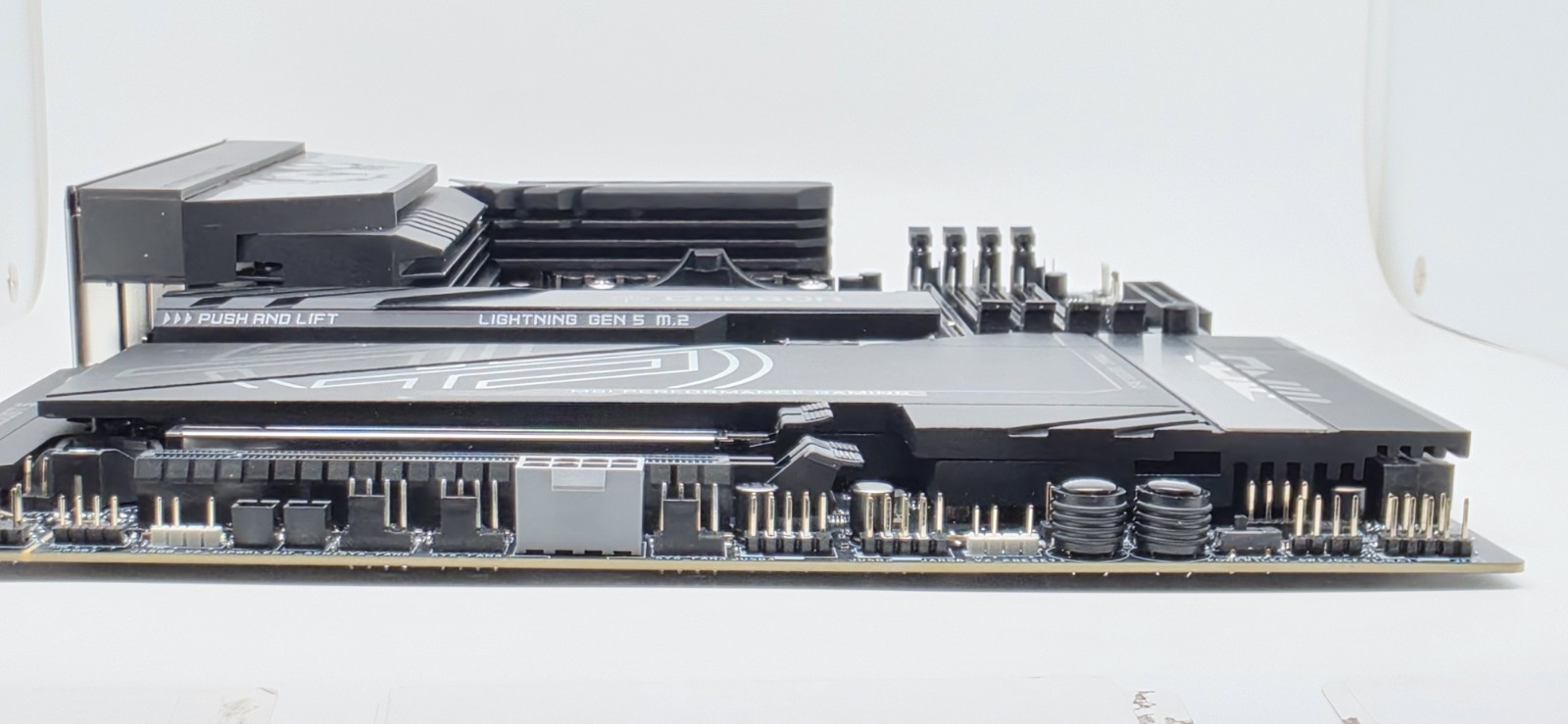 MSI – MPG X870E CARBON WIFI (Socket AM5) AMD X870E ATX DDR5 Wi-Fi 7 Motherboard