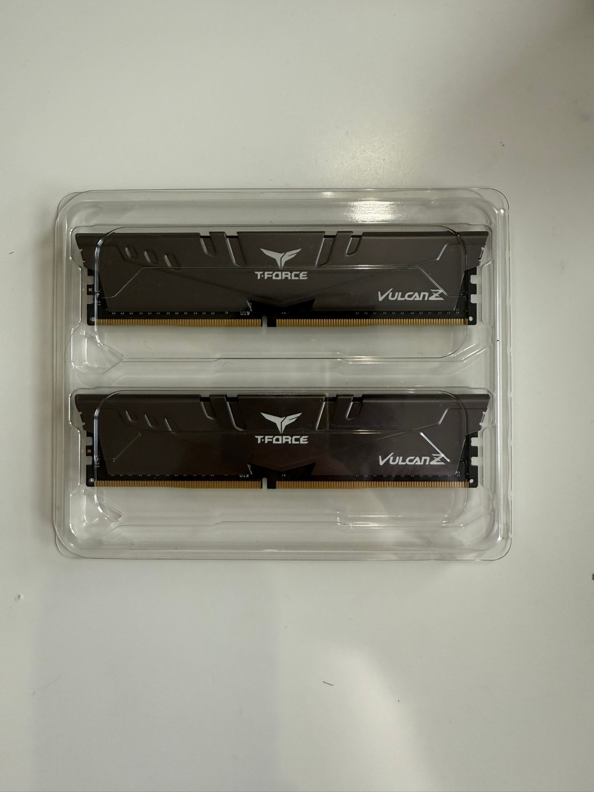 Team Group – Team T-FORCE VULCAN Z 16GB (2 x 8GB) 288-Pin PC RAM DDR4 3200
