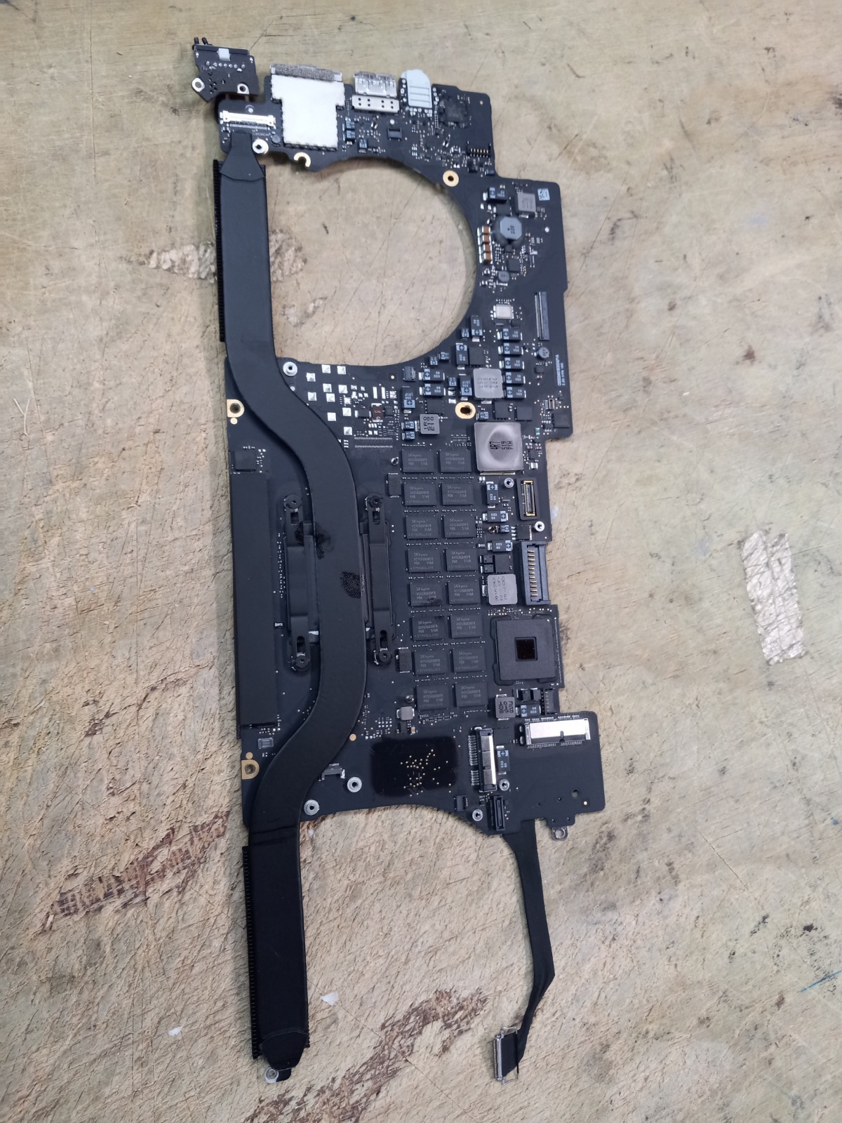 MacBook Pro 15 2015 A1398 Logic Board / Motherboard i7 2.2Ghz 16GB 661-02524