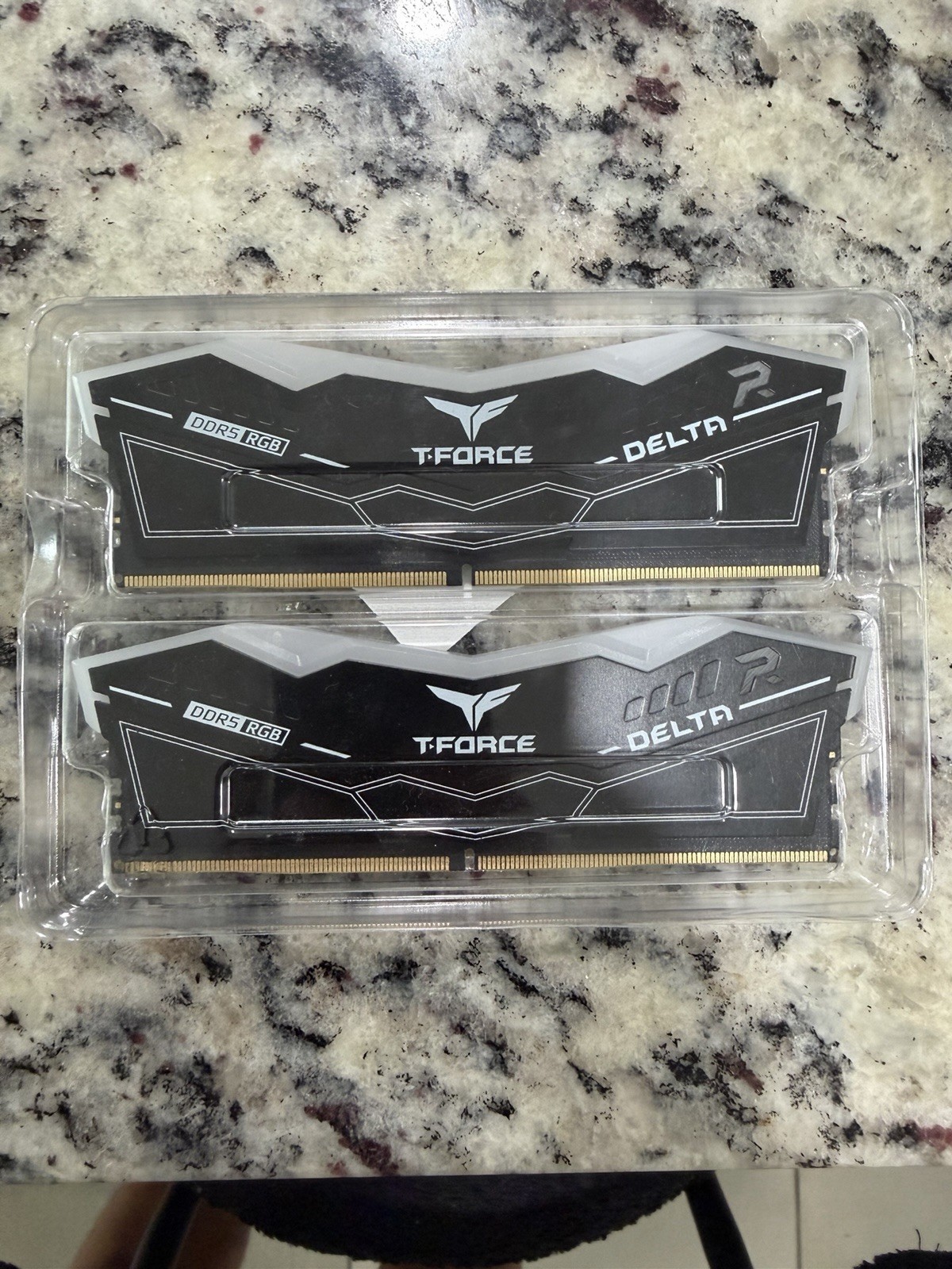TEAMGROUP T-Force Delta RGB DDR5 32GB (2x16GB) 6400MHz DIMM 288-Pin RGB RAM