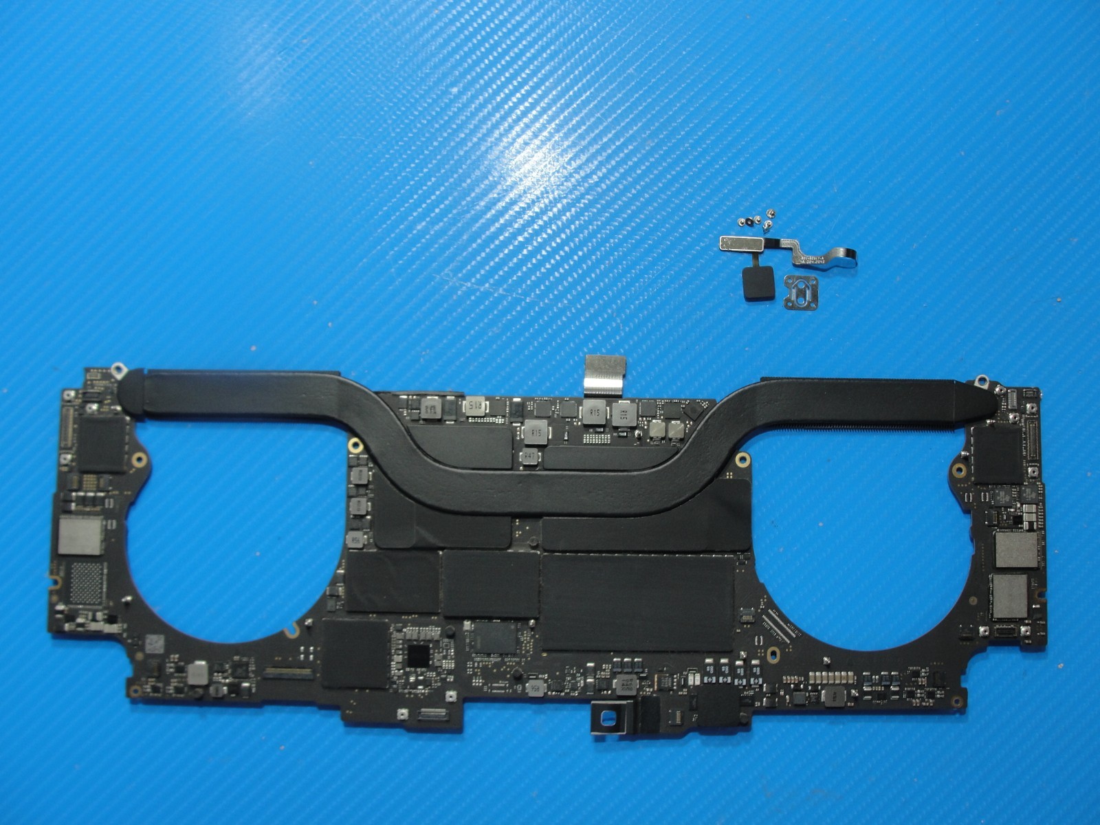 MacBook Pro A2141 2019 16″ i9-9880H 2.3 16GB 1TB 5500M 4GB Logic Board 661-14132
