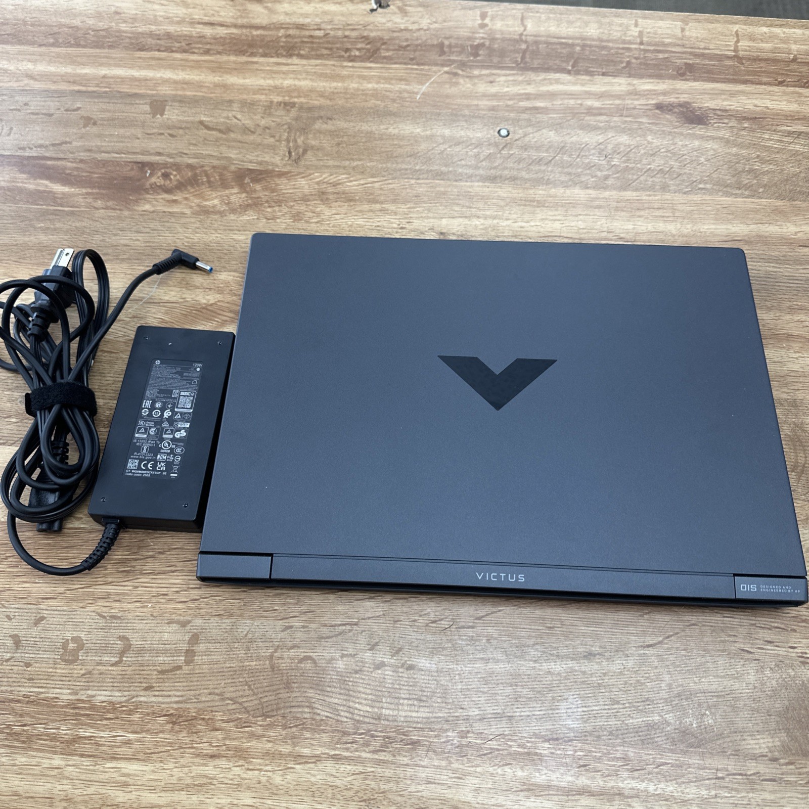 HP Victus 15.6″ Gaming Laptop AMD Ryzen 7 7445H 16GB 512GB RTX 3050 Windows 11