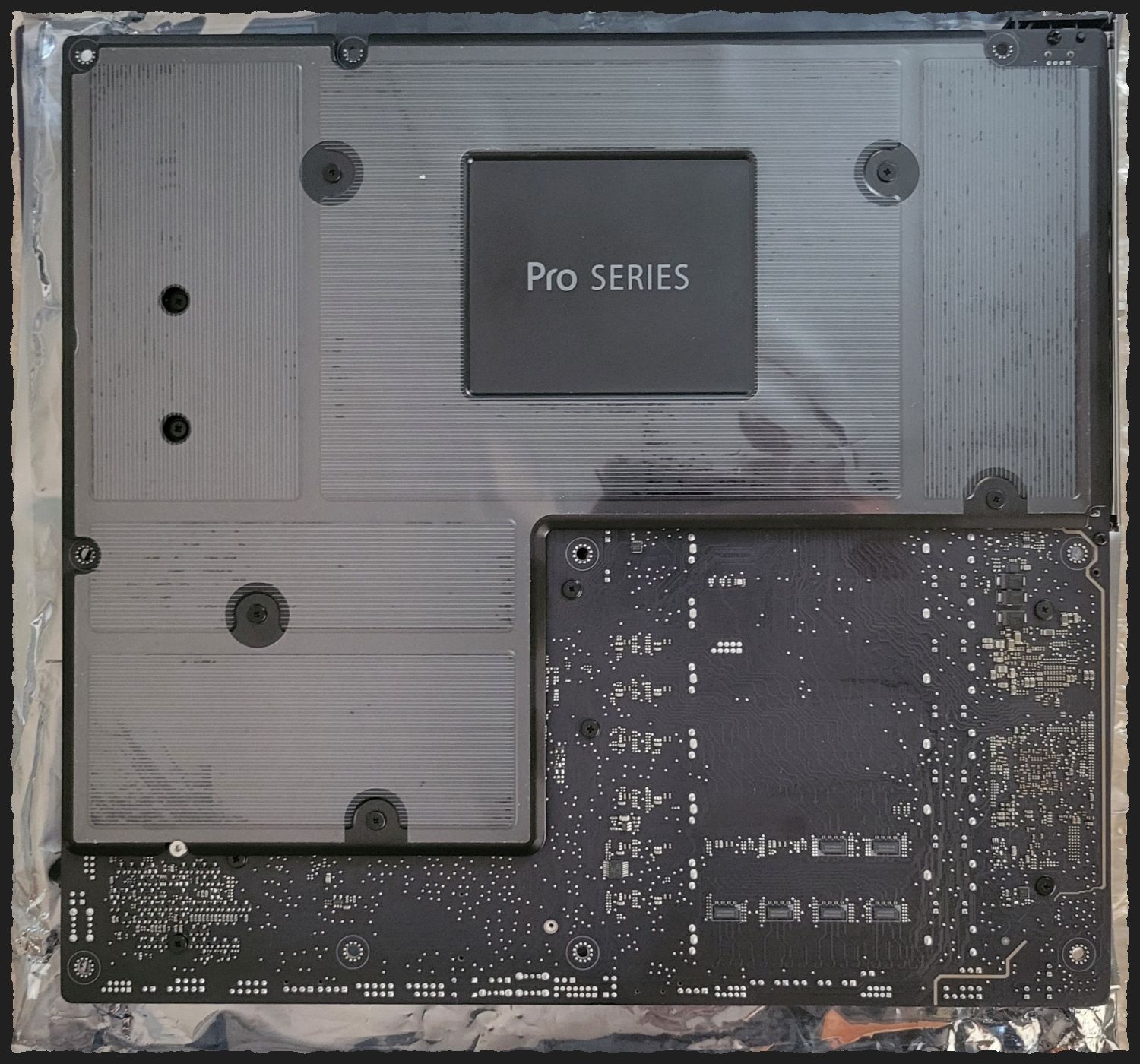 ASUS Pro WS WRX90E-SAGE SE EEB Workstation Motherboard & Threadripper Pro 7985WX