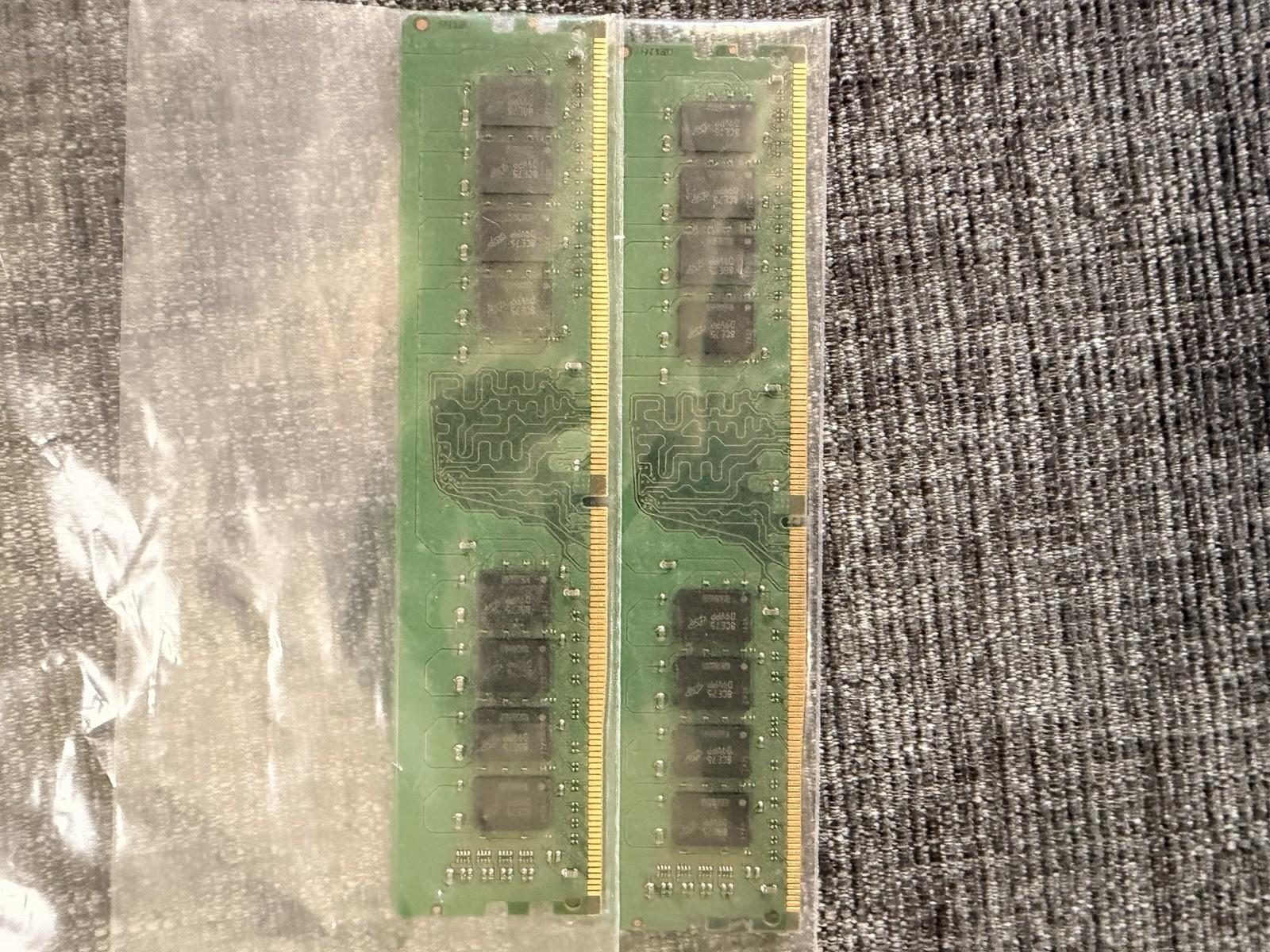 Micron 16GB 2666MHz PC4-21300 Non ECC (DDR4 SDRAM) Memory (MTA16ATF2G64AZ-2G6E1)