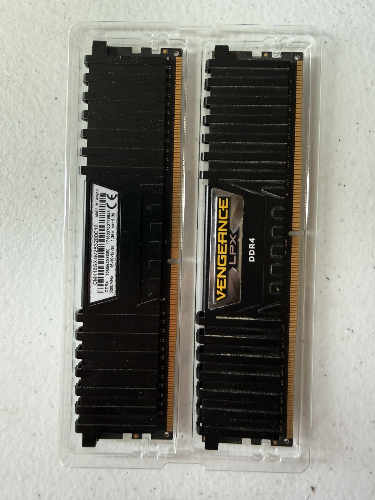 Corsair Vengeance LPX 16GB DIMM DDR4 3200MHz CMK16GX4M2B3200C16 RAM