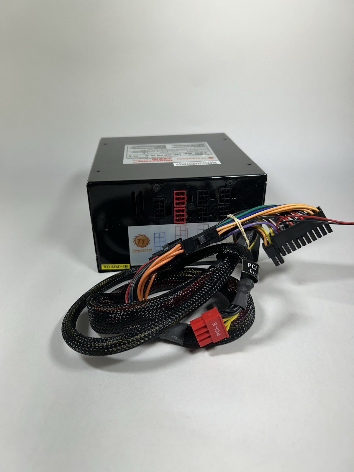 Thermaltake Toughpower GF1 750W Power Supply Used Pre-Owned
