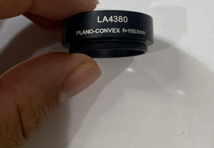 THORLABS LA4380 Ø1″ UVFS Plano-Convex Lens, SM1-Threaded Mount, f = 100.0 mm