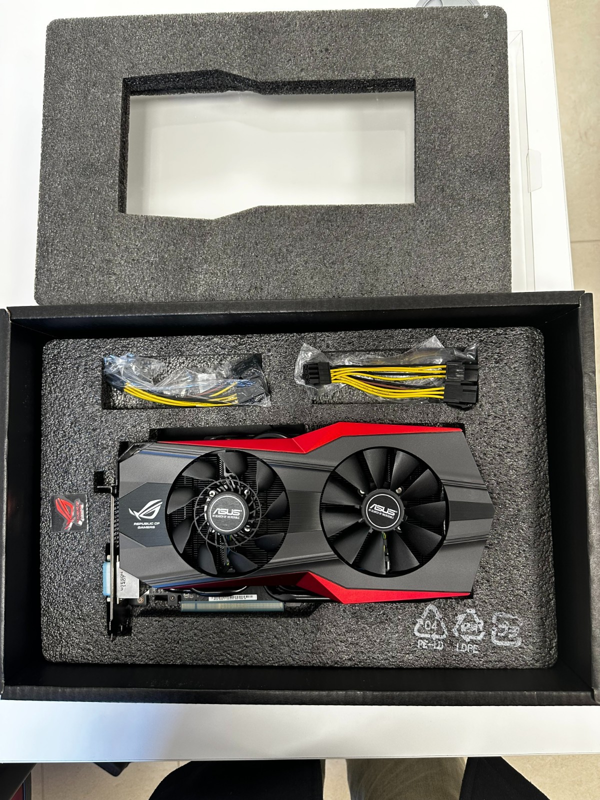 ASUS Matrix Platinum MATRIX-R9290X-P-4GD5 PCI Displayport/HDMI/DVI Video Card