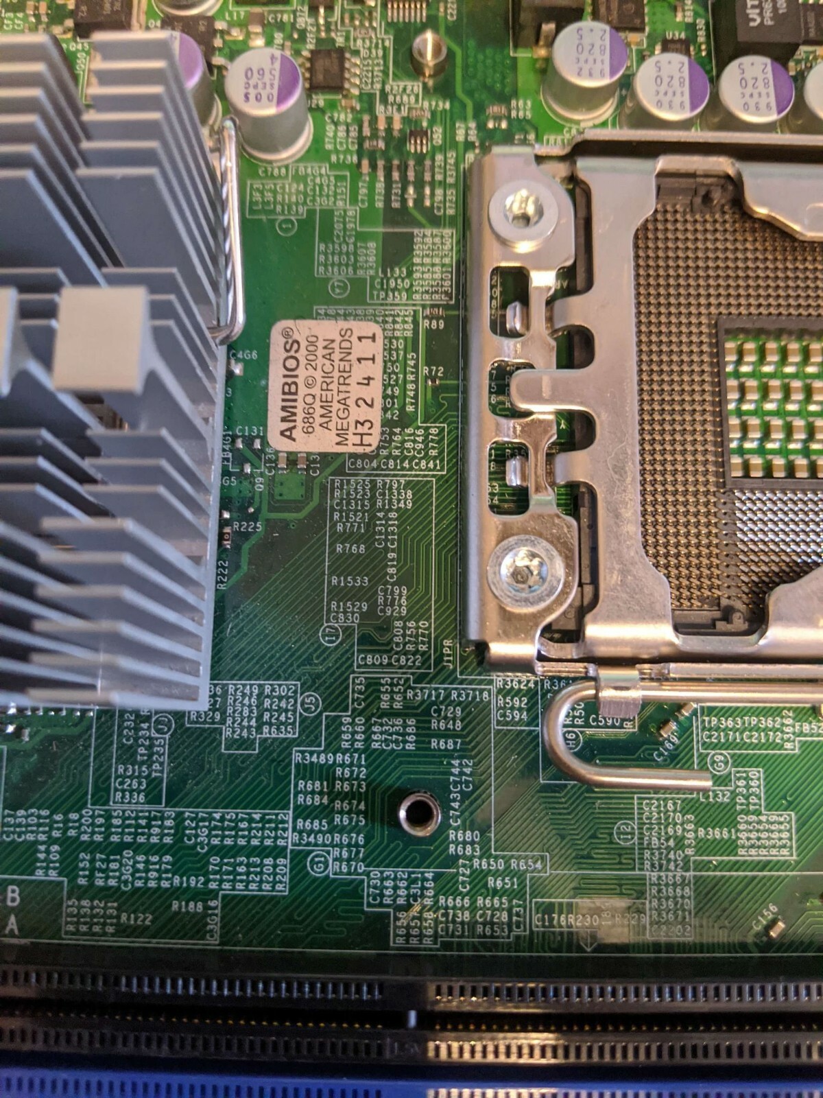 AMIBIOS 686Q 2000 SUPER RSC-RR1U-E8 ZM0BS47518 E22105 Motherboard