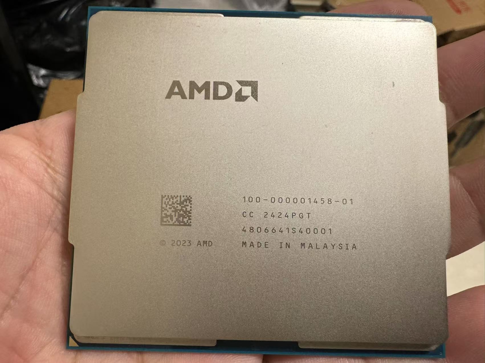 AMD EPYC 9845 QS 160 cores 320 thread 2.0 up to 3.7ghz 3.25ghz 320mb 9005 400W