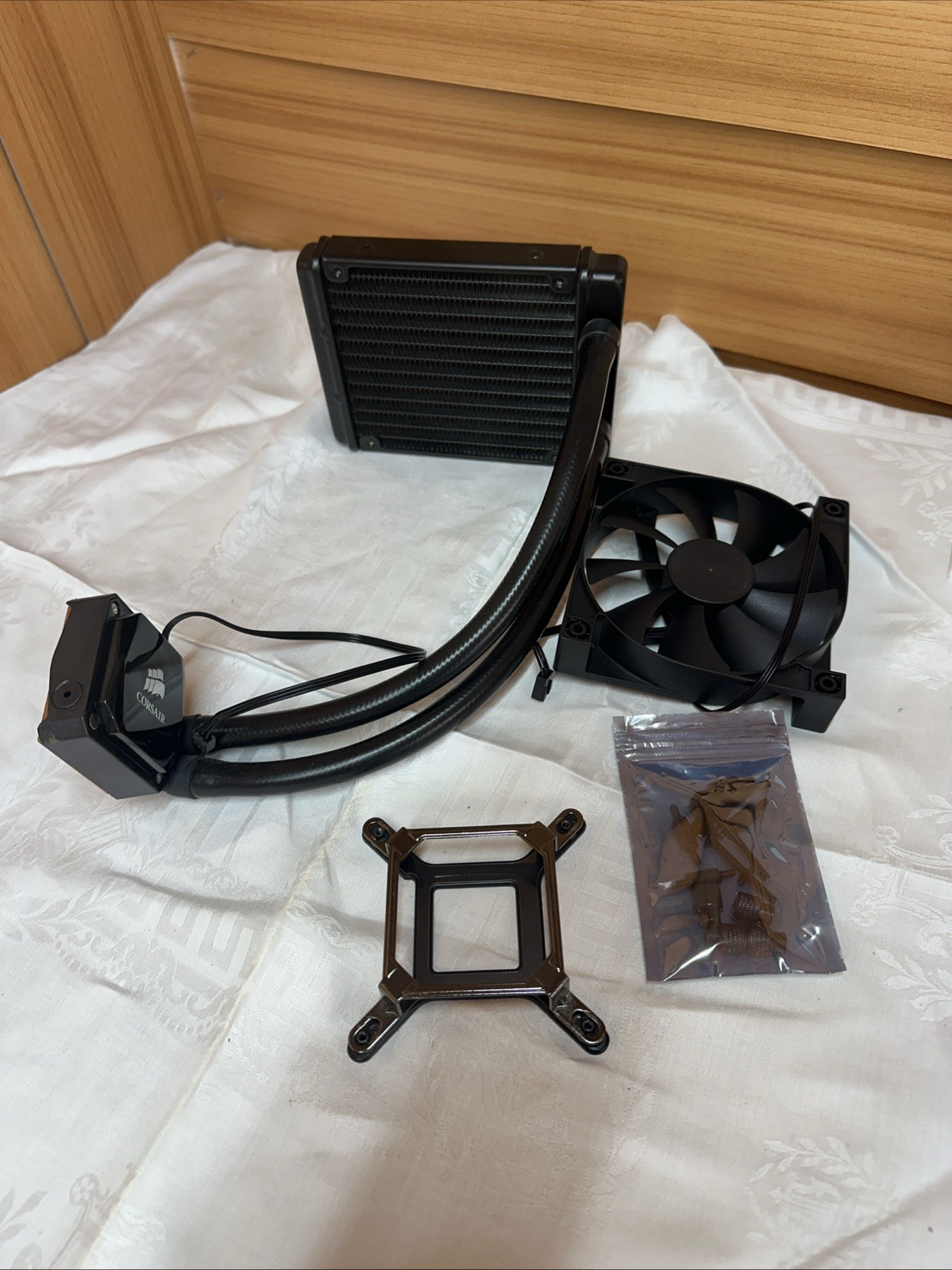Corsair Hydro H60 Series CPU Cooler CW-9060007-WW with Fan – Socket 115X Only