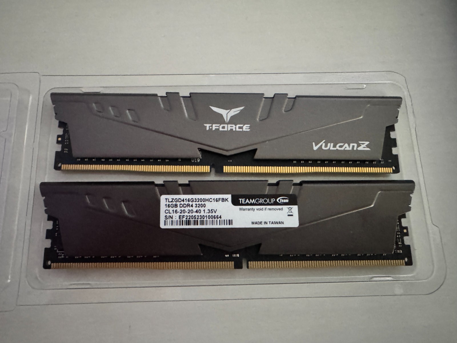 Team T-FORCE VULCAN Z 32GB (2 x 16GB) 288-Pin PC RAM DDR4 3200 (PC4 25600)