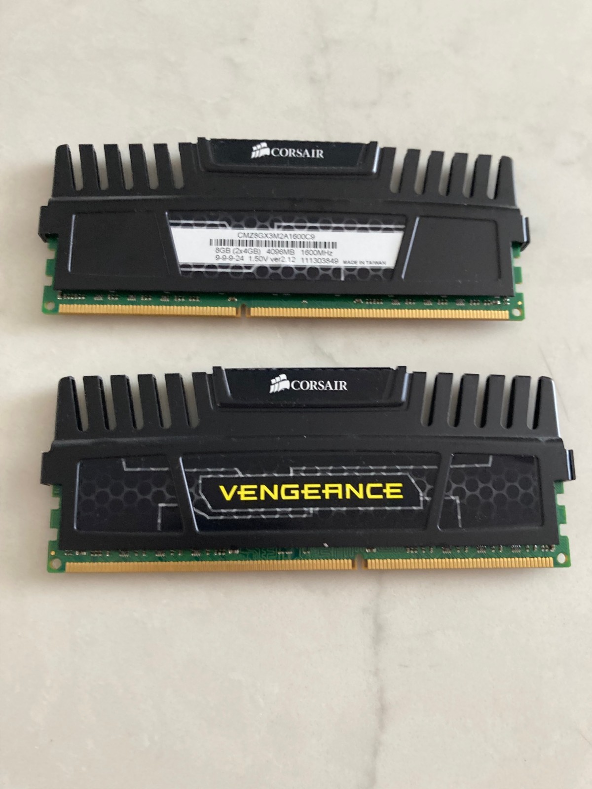Pair CMZ8GX3M2A1600C9 Corsair Vengeance 8GB Kit PC3-12800 DDR3-1600MHz DIMM