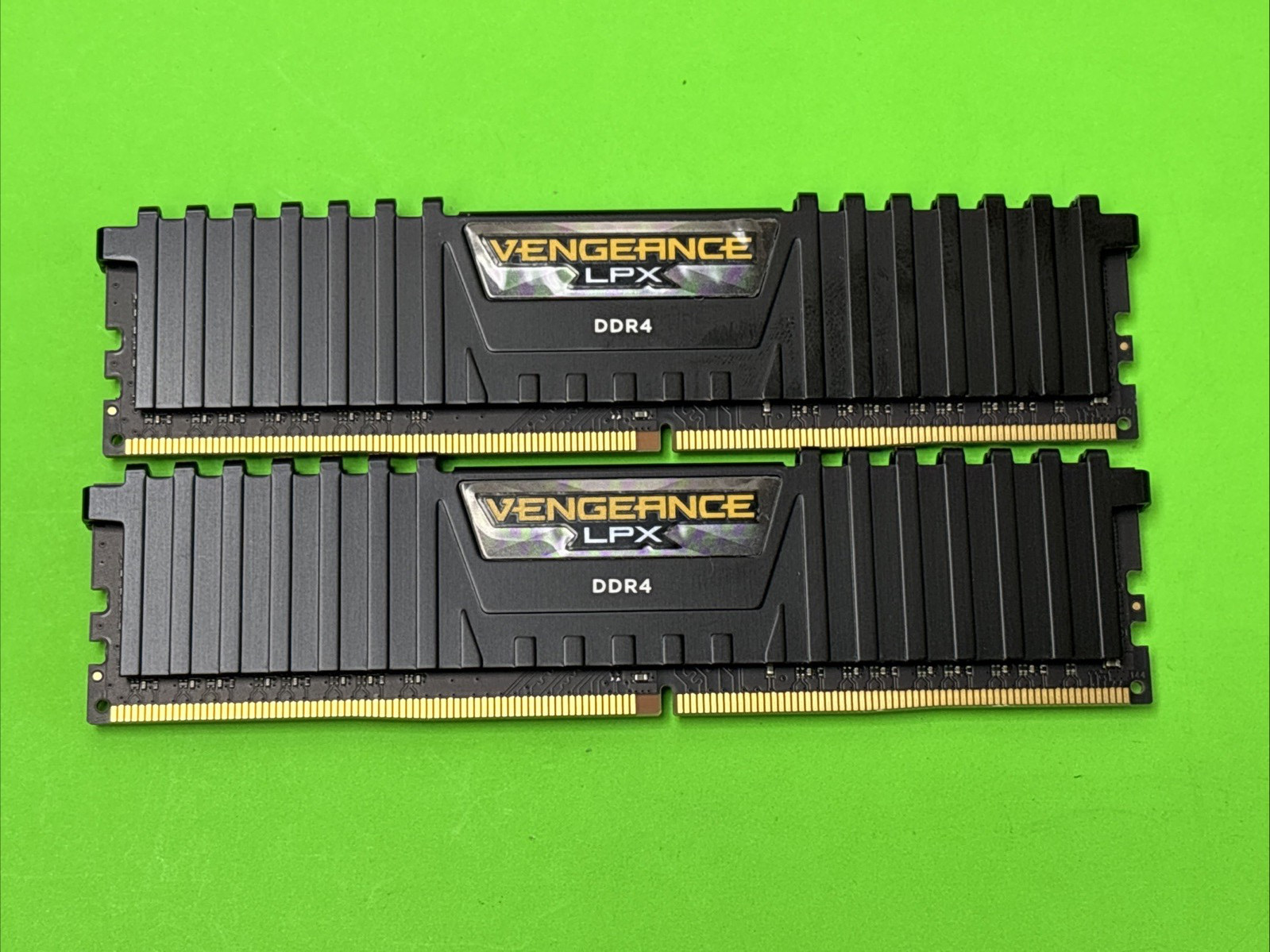 CORSAIR VENGEANCE LPX 16GB (2x8GB) PC4-25600 (DDR4-3200) (CMK16GX4M2B3200C16)
