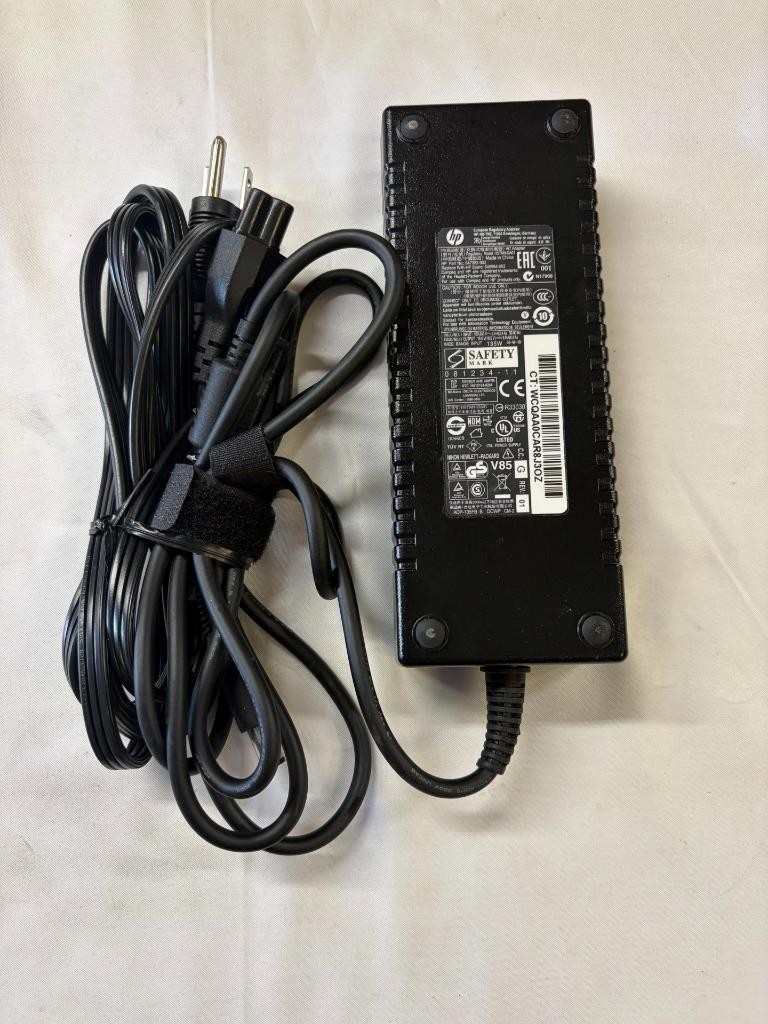 Genuine HP 135W AC Adapter HSTNN-DA01