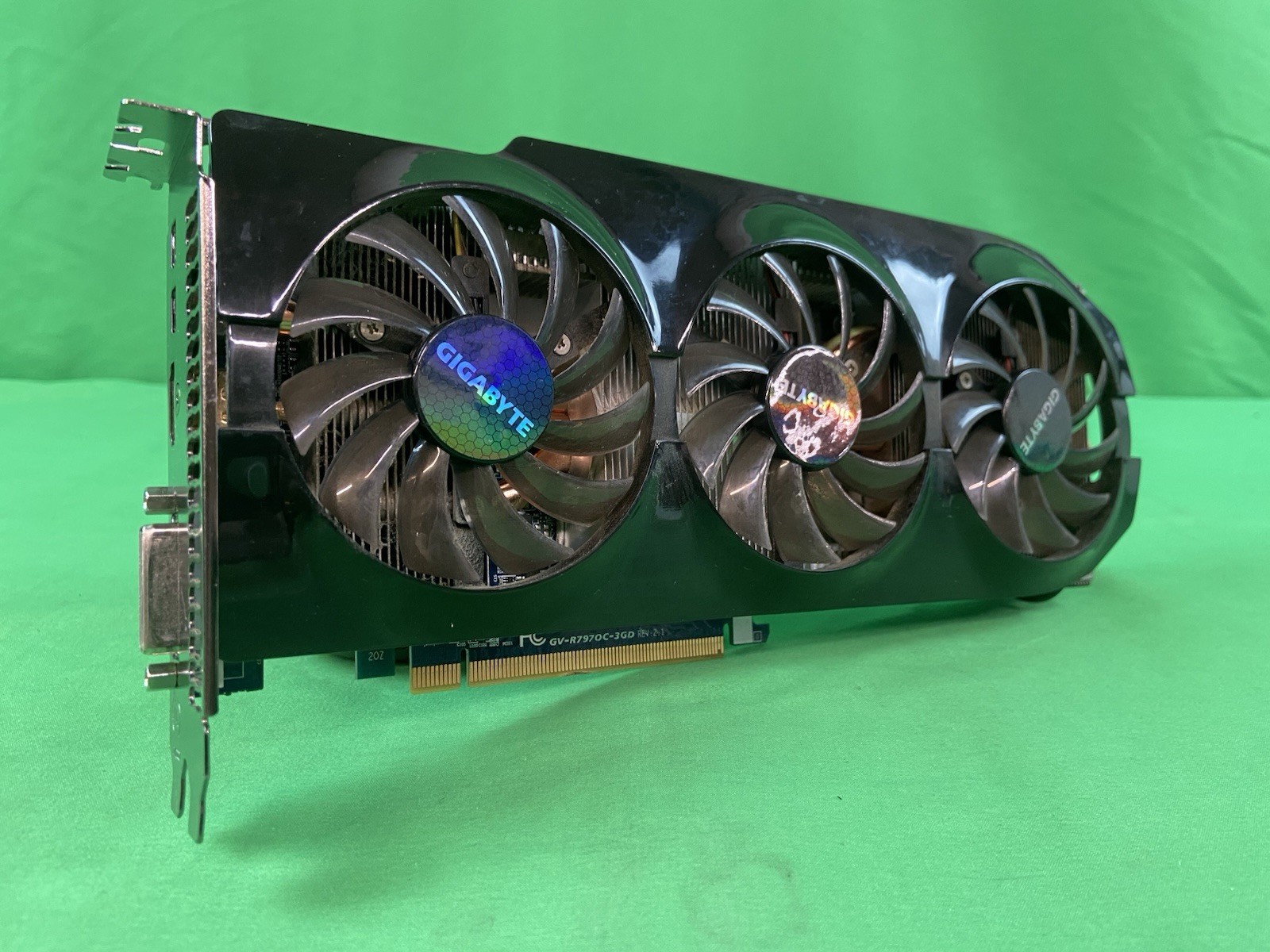 Gigabyte AMD Radeon HD 7970 (GV-R797OC-3GD) 3MB / 3072MB (max) GDDR5 SDRAM…