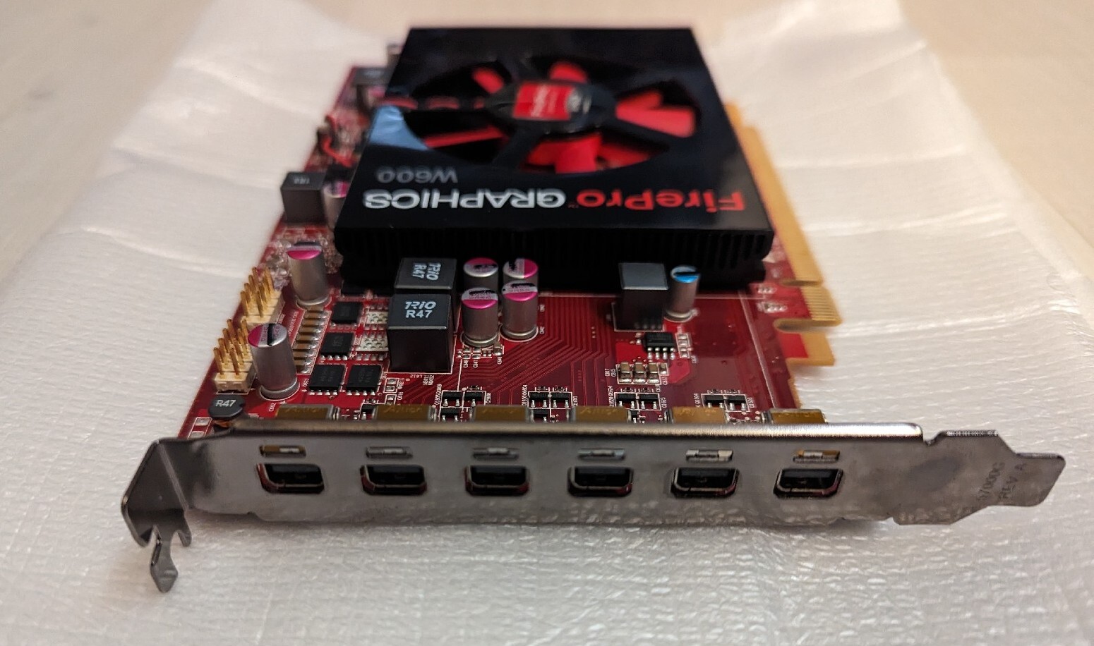 AMD FirePro W600 Graphics Card – 6 mini DP ports