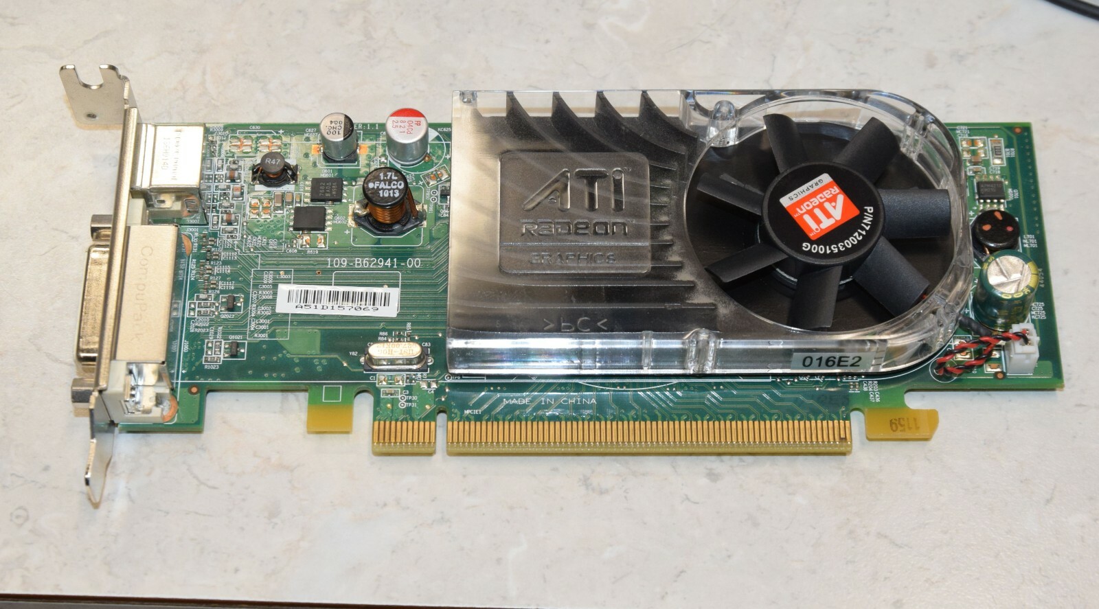 Dell ATI Radeon HD 3450 PCI Express x16 Low Profile Video Card 256MB (No Adapter
