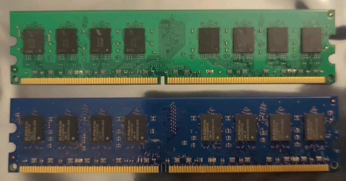 2 Used Generic (Elpida) Desktop RAM 2GB 2Rx8 PC2-6400U-666-12 DDR2 Memory
