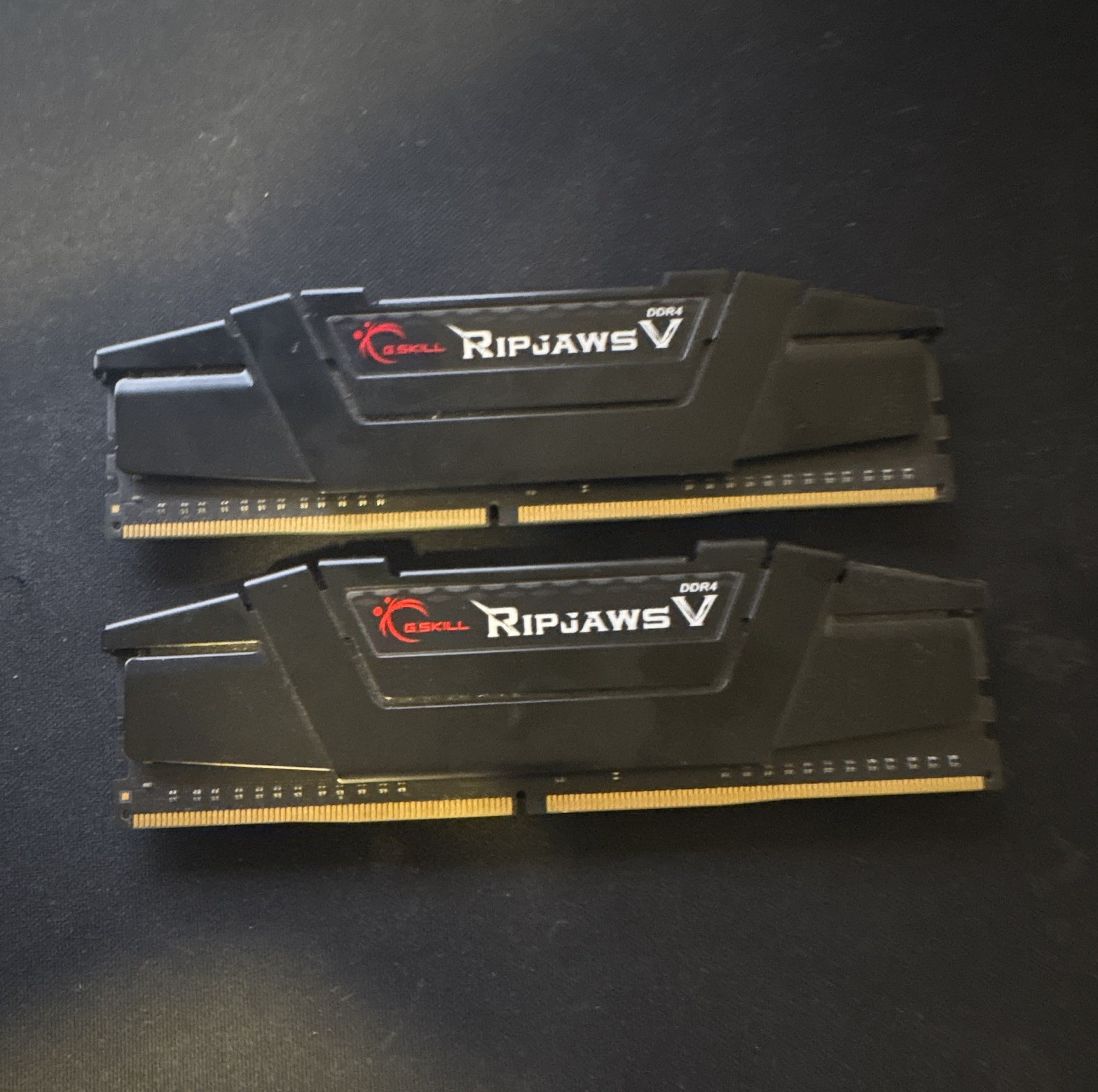G.SKILL Ripjaws V 16GB (2x8GB) DDR4-3200 PC4-25600 DIMM 288-Pin XMP