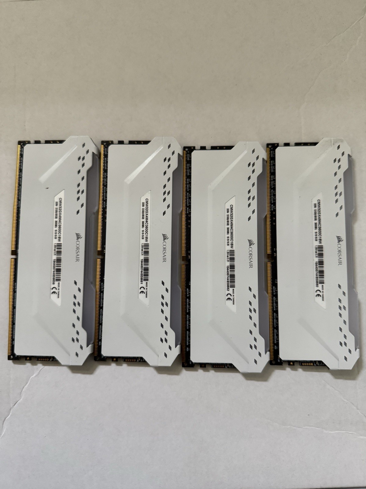Corsair Vengeance RGB Pro DDR4 (4x8GB) RAM Memory 32GB – Excellent Condition
