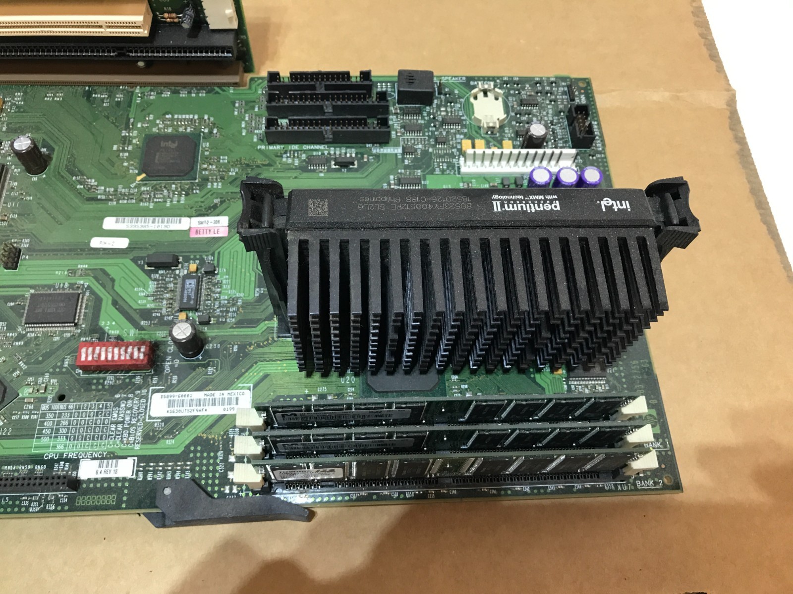 Intel Pentium II motherboard D5899-60001 / S630UTS2F9Af / 4 x ISA / Pentium 2