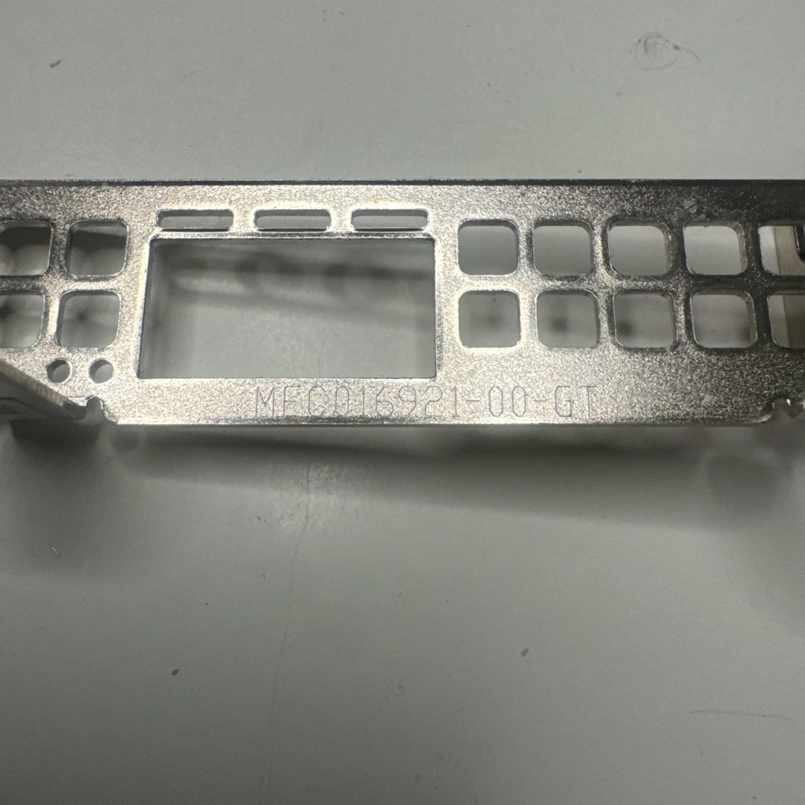 Mellanox MEC016921-00-GT ConnectX-6 Low Profile Slot Cover Single Port Bracket