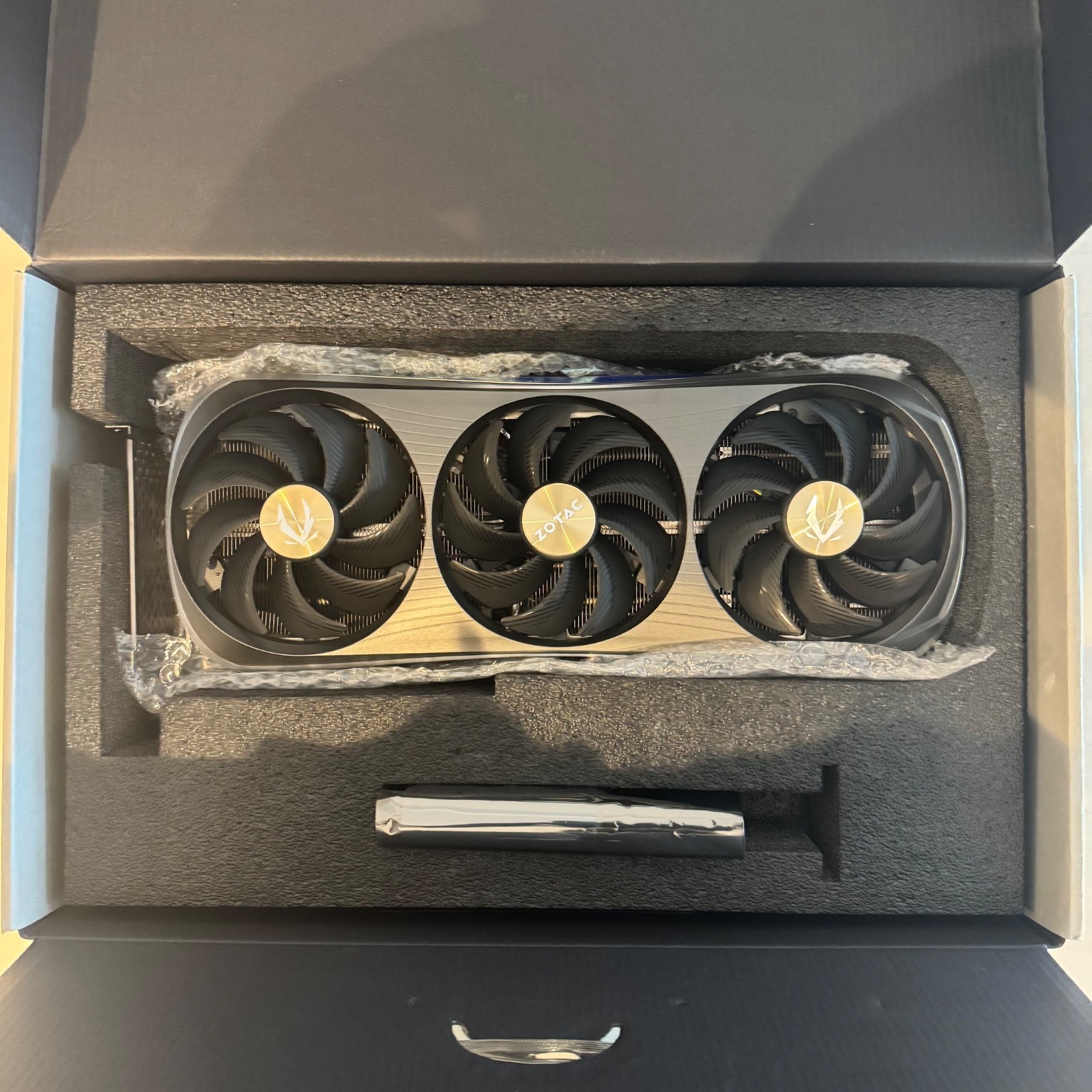 ZOTAC GeForce RTX 4090 AMP Extreme AIRO 24GB – Stock Heatsink / Cooler – NO GPU