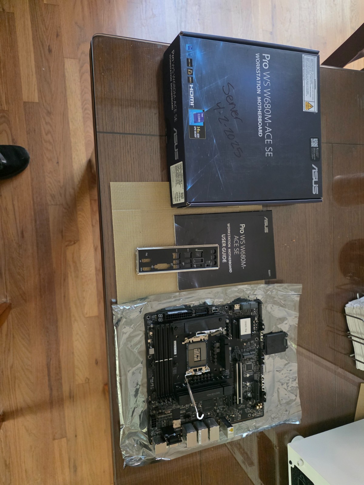 ASUS Pro WS W680M-ACE SE Workstation Motherboard LGA1700 Micro-ATX Black DDR5