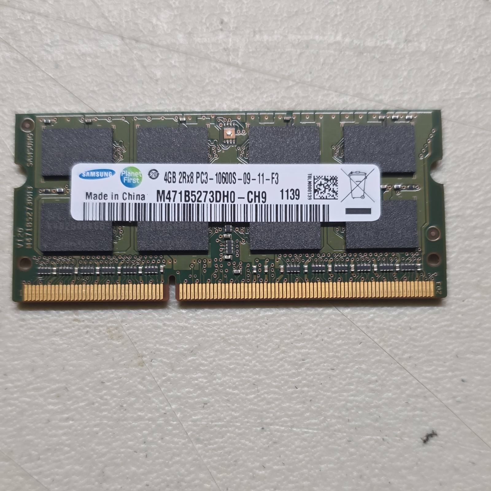 Samsung 4GB DDR3 SDRAM SO-DIMM PC3-10600S 204-Pin Laptop Memory M471B5273DH0-CH9