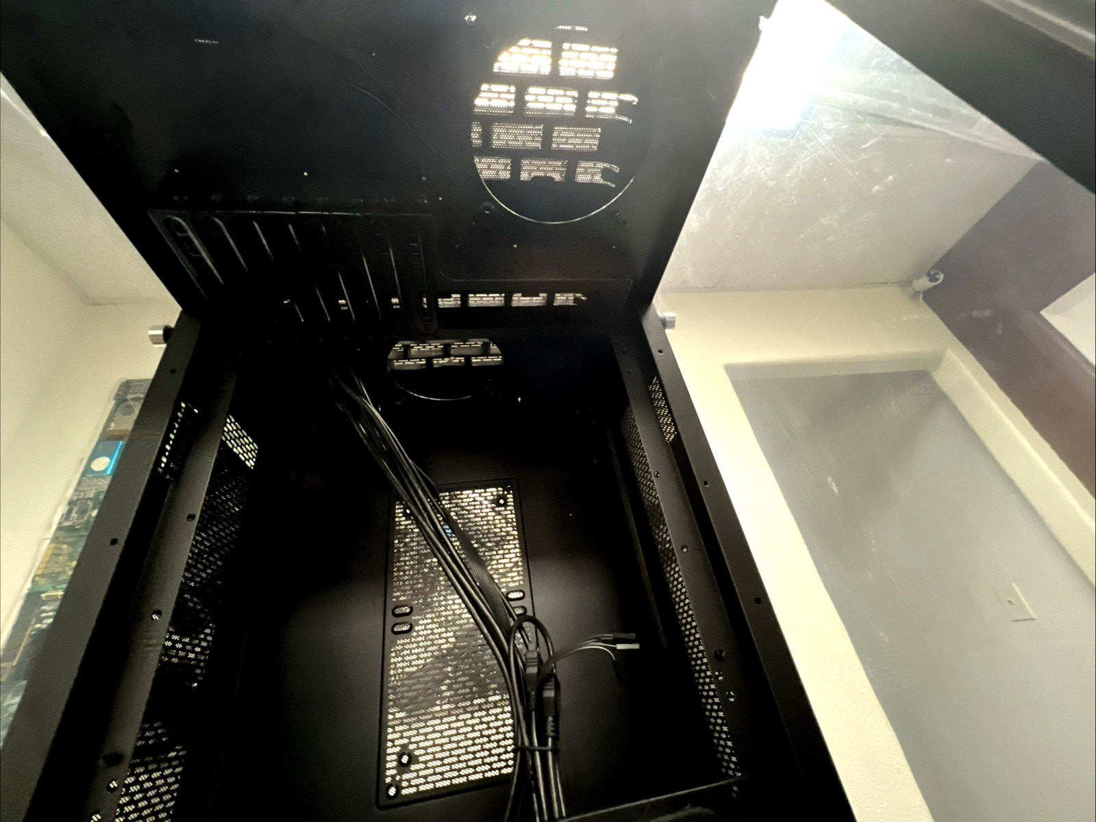 Thermaltake The Tower 900 Full Tower Tempered Glass PC Case Open Box w/Papers