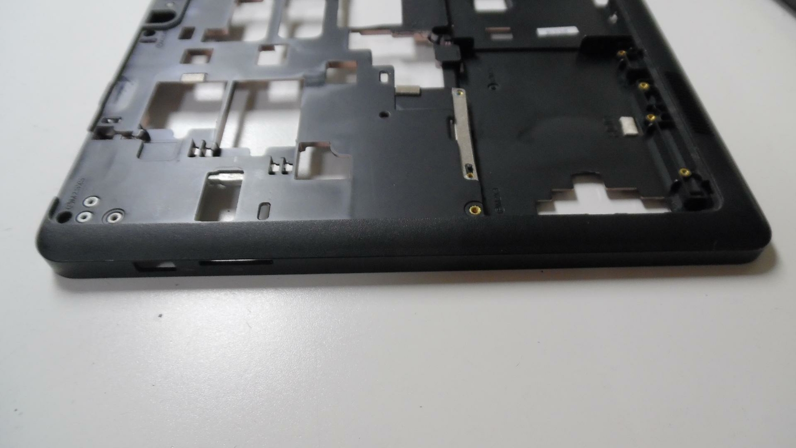 Genuine Dell Latitude E5550 Middle Chassis w/Speakers – 01TRJX