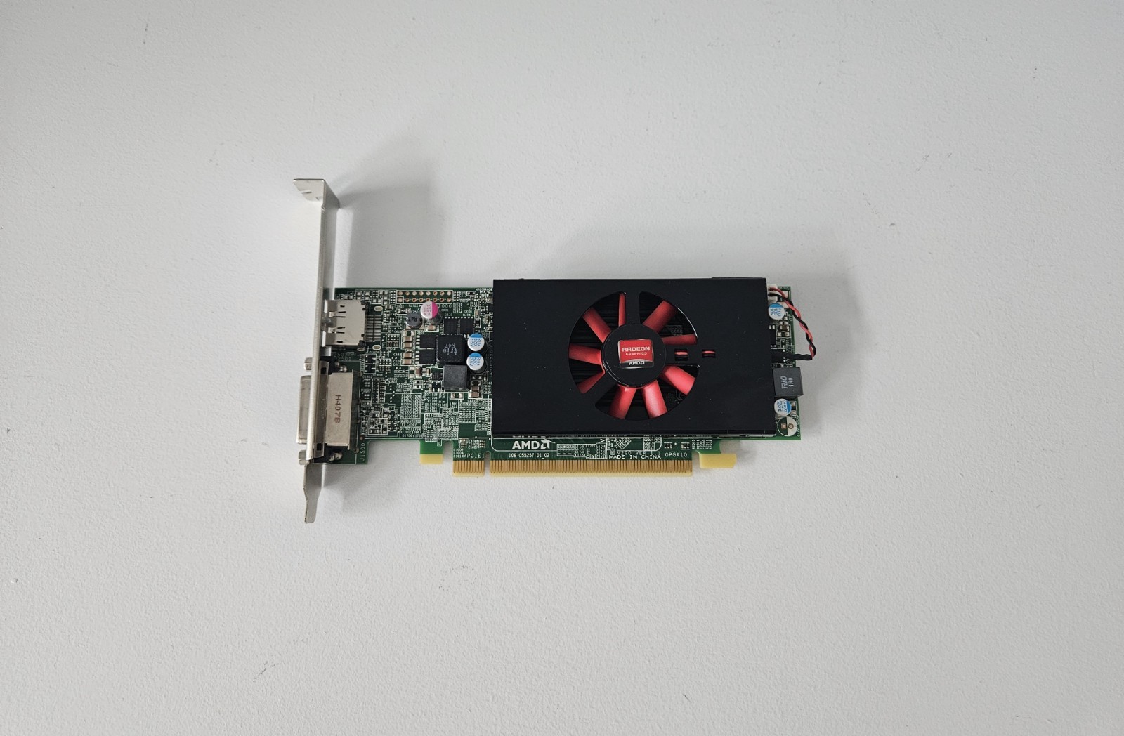 AMD Radeon HD 8570 1GB GDDR3 DP DVI Full Height Graphics Card Dell 8HW0R 08HW0R