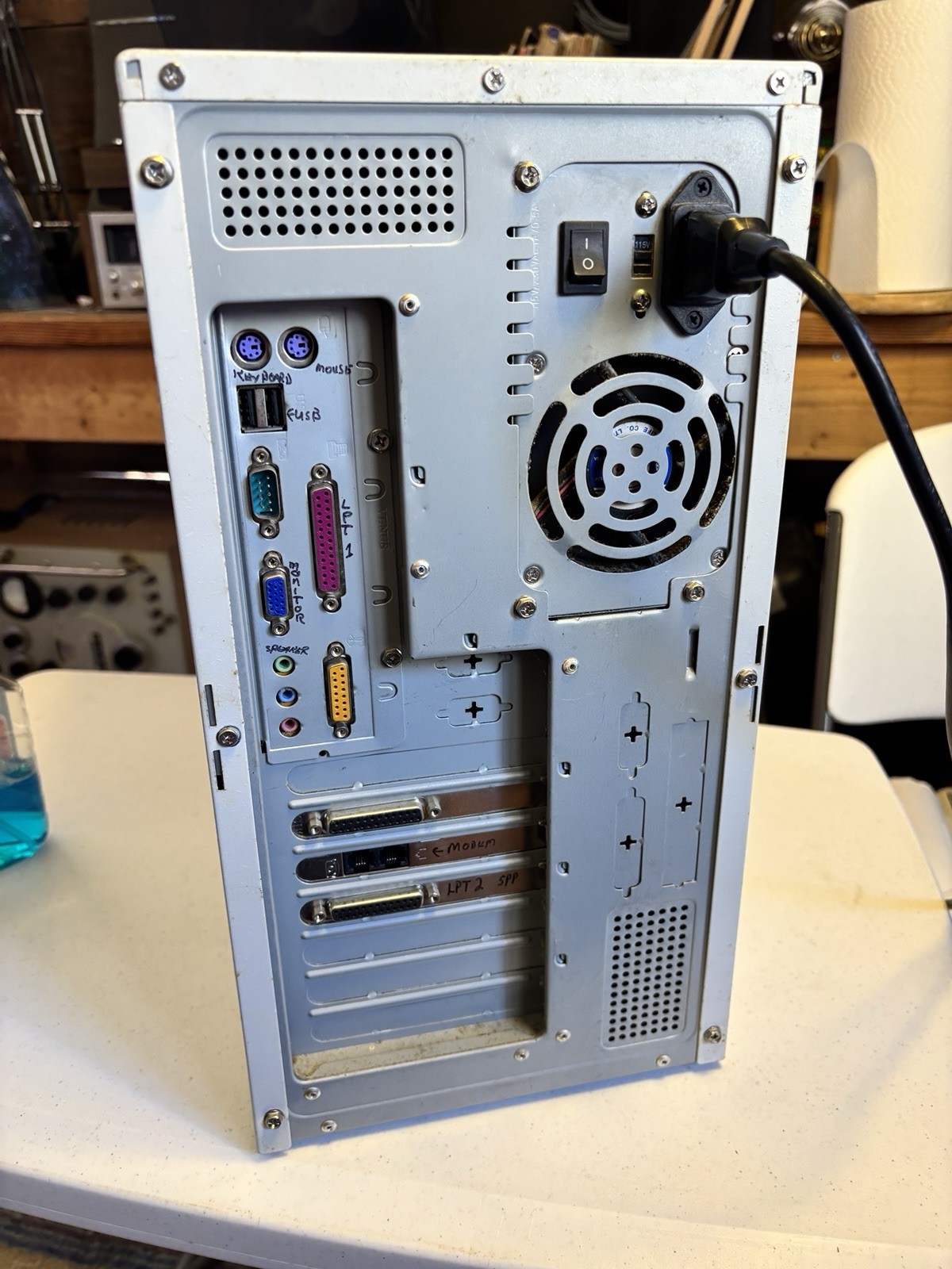 Vintage Beige ATX Desktop PC Tower – Boots – 512MB PC100 SDRAM – IDE HDD –