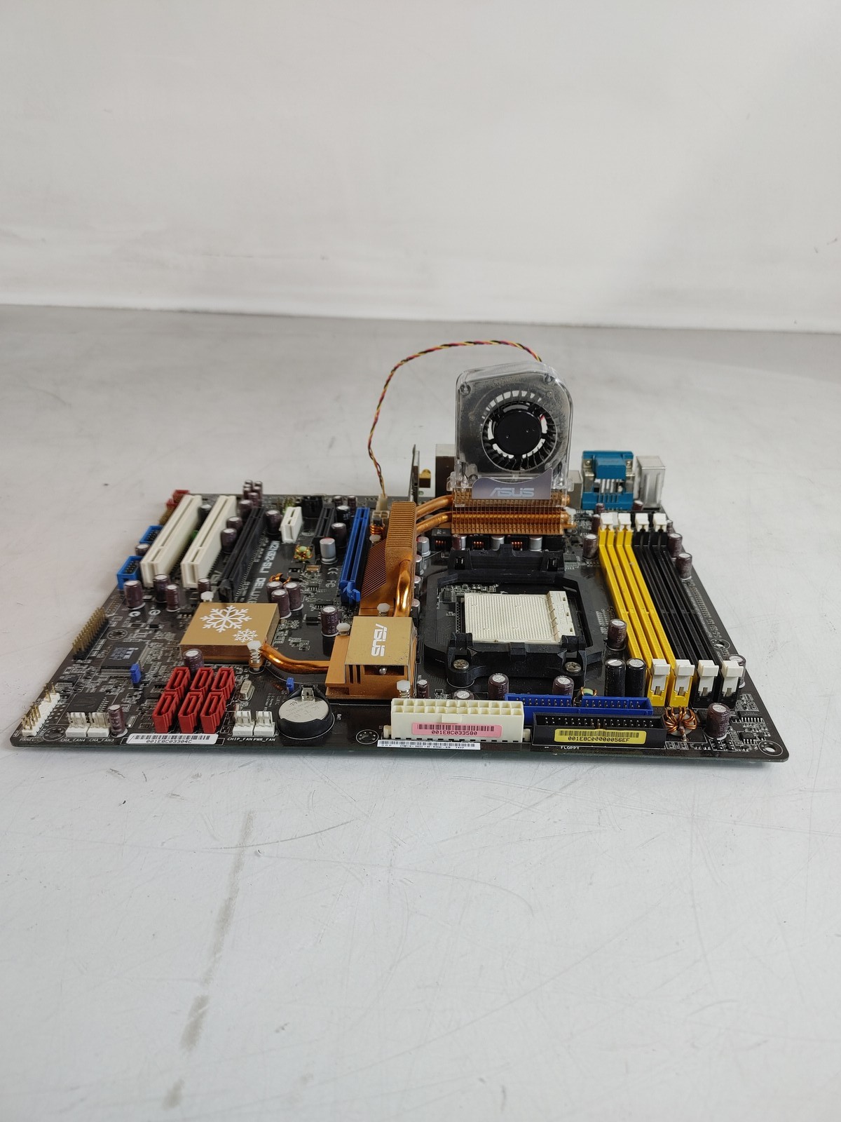 Asus M2N32-SLI Deluxe AMD Socket AM2 DDR2 Desktop Motherboard