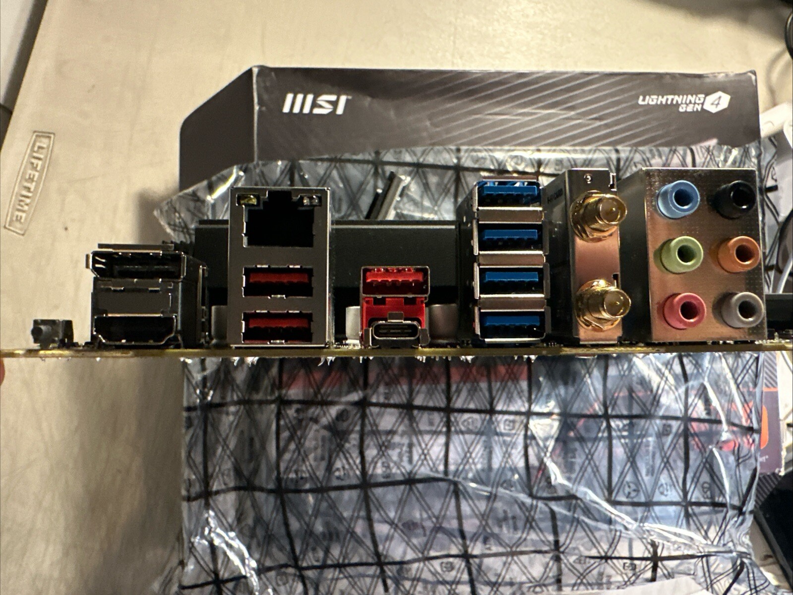 MSI – PRO B650-S WIFI-Lightning 4 GEN, ProSeries Motherboard AMD RYZEN 9000/8000