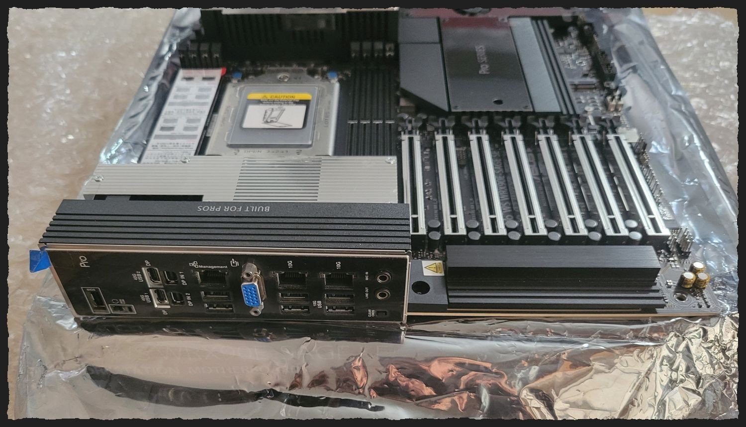ASUS Pro WS WRX90E-SAGE SE EEB Workstation Motherboard & Threadripper Pro 7985WX