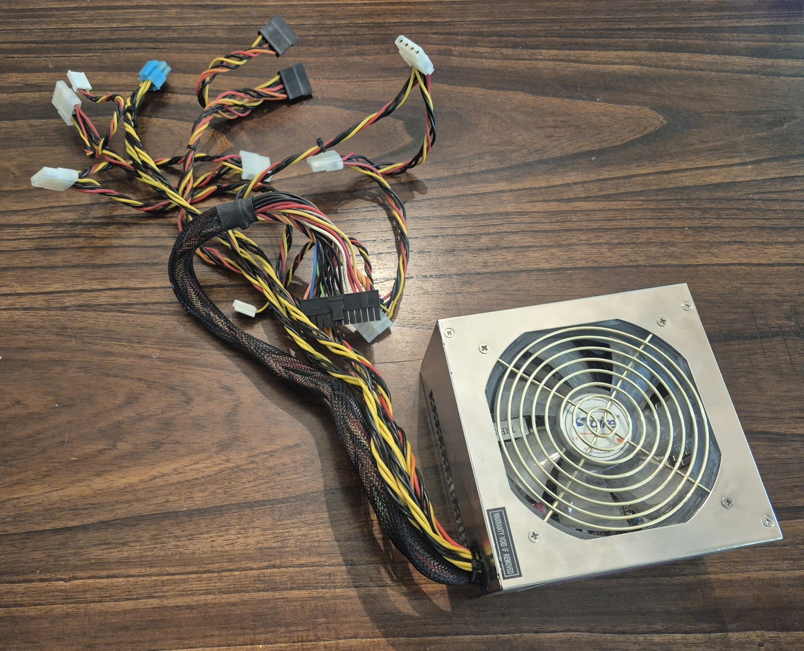 Zumax 400W Non-Modular PSU 2×4-Pin CPU (Model: ZU400W (x1) )