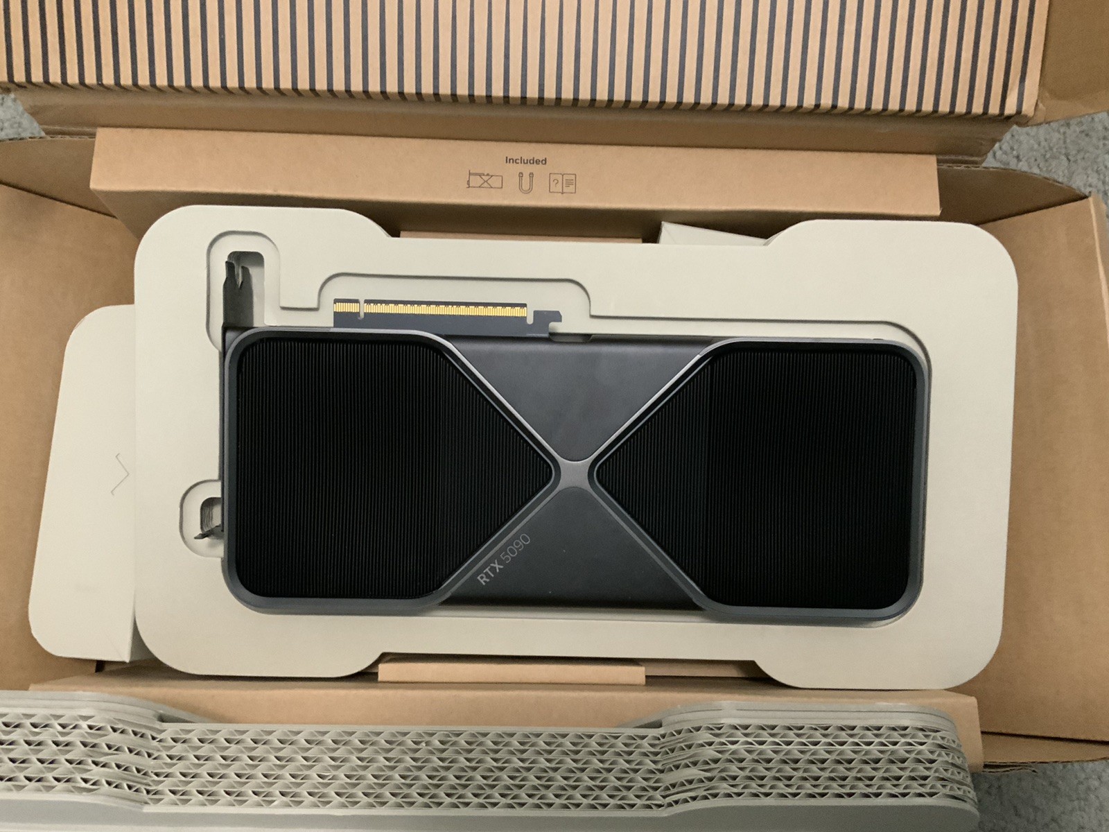 (FOR PARTS Read) Nvidia RTX 5090 Founders Edition With Box & PCB No Core & VRAM