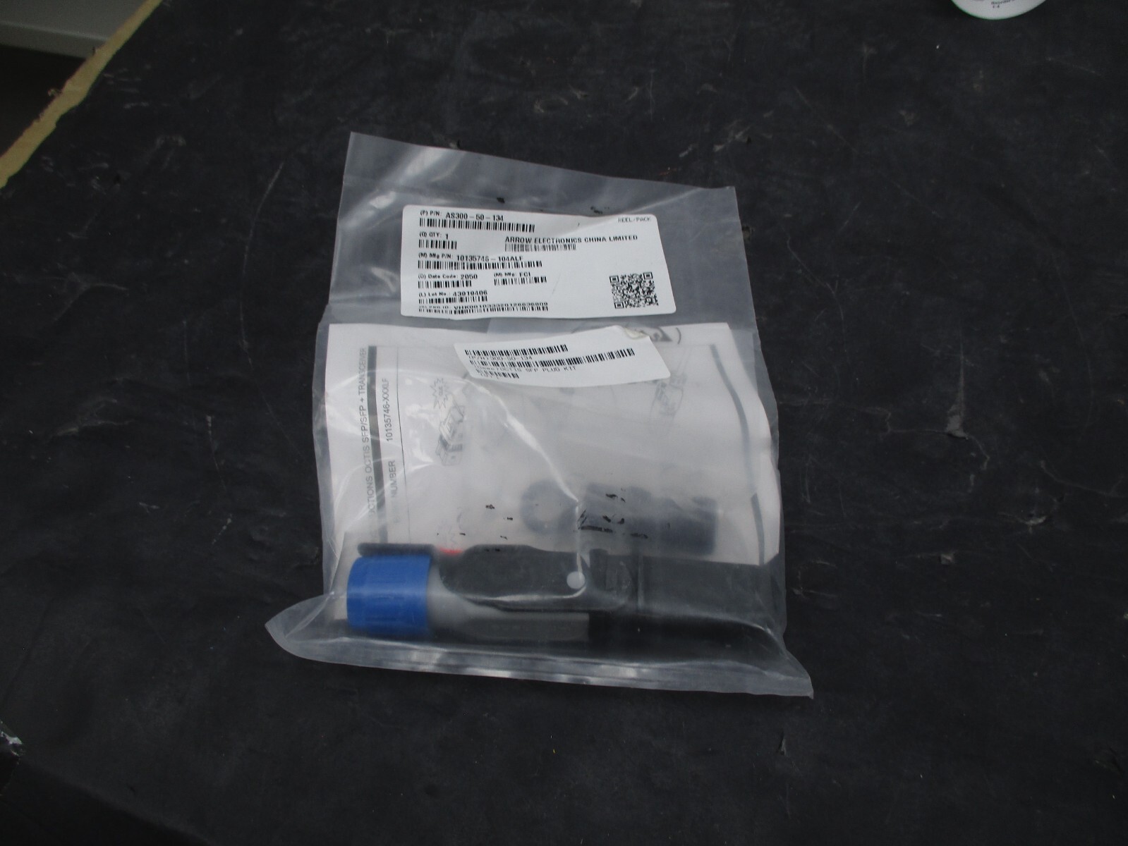 Amphenol FCI 10135746-104ALF I/O Connectors 10135746-104ALF-OCTIS SFP PLUG KIT