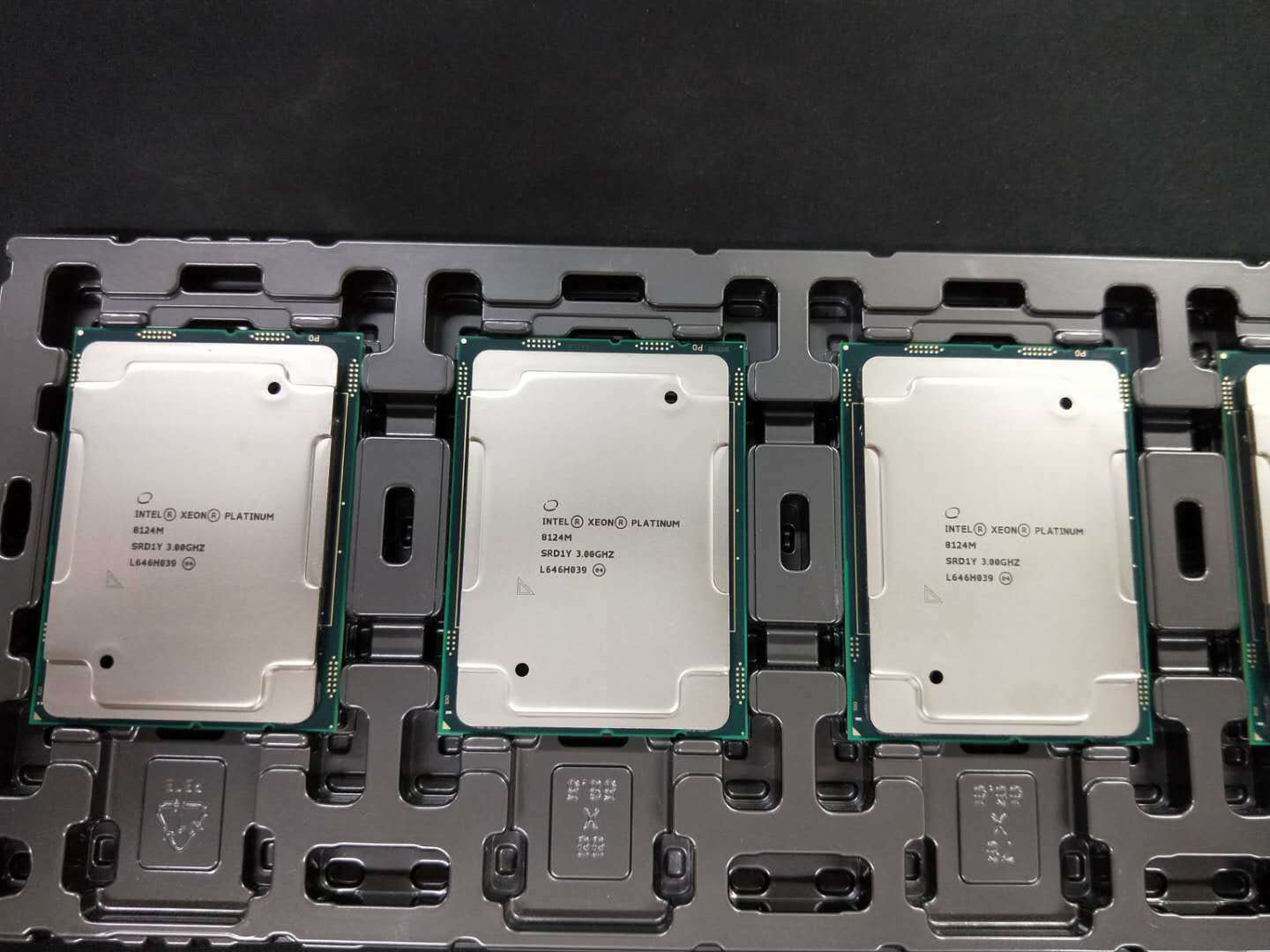 Intel Xeon Platinum 8124m QS 18c 3.0GHz 240w 24.75mb lga3647 CPU processor