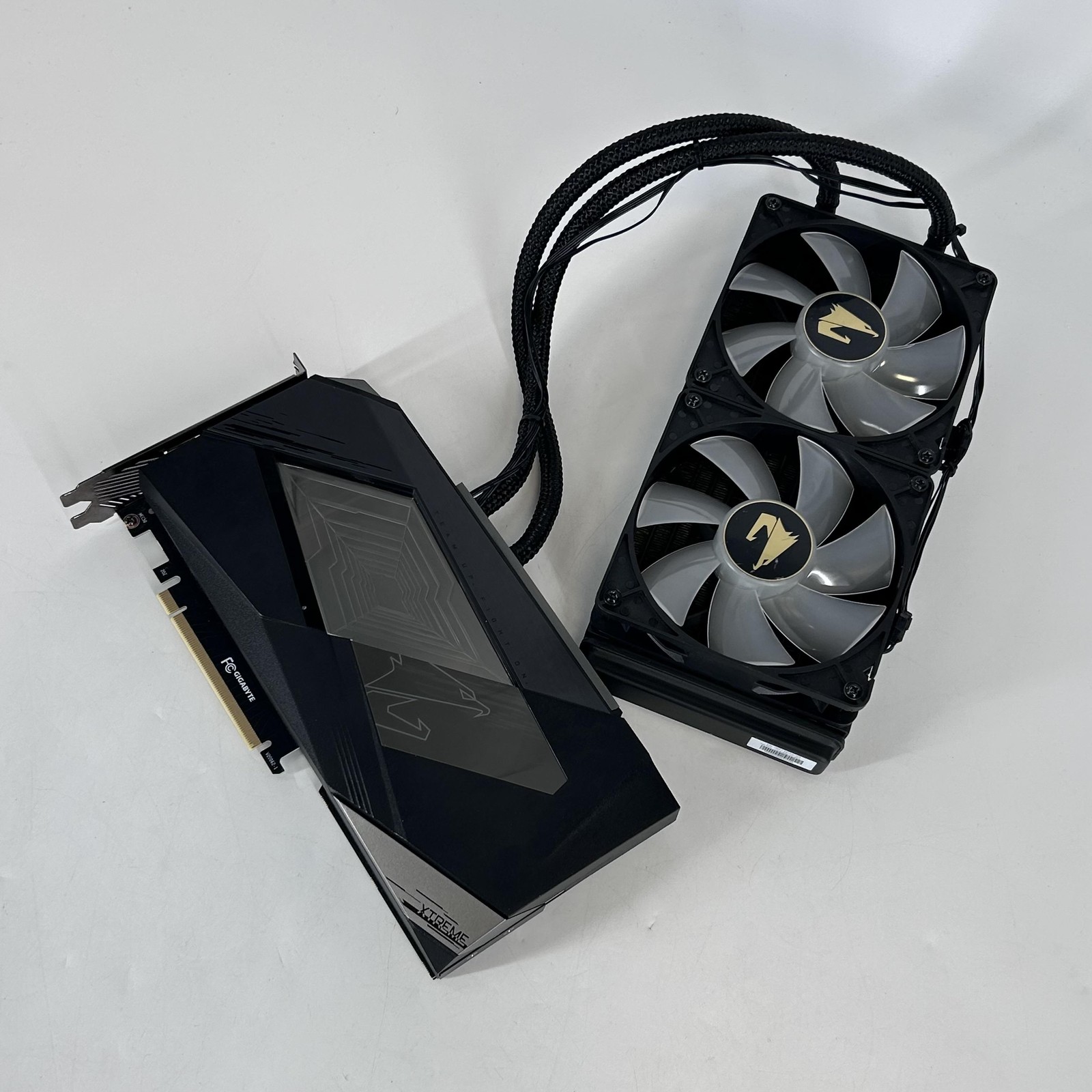 GIGABYTE Aorus Xtreme Waterforce GeForce RTX 3090 24GB – Graphics Card – Good