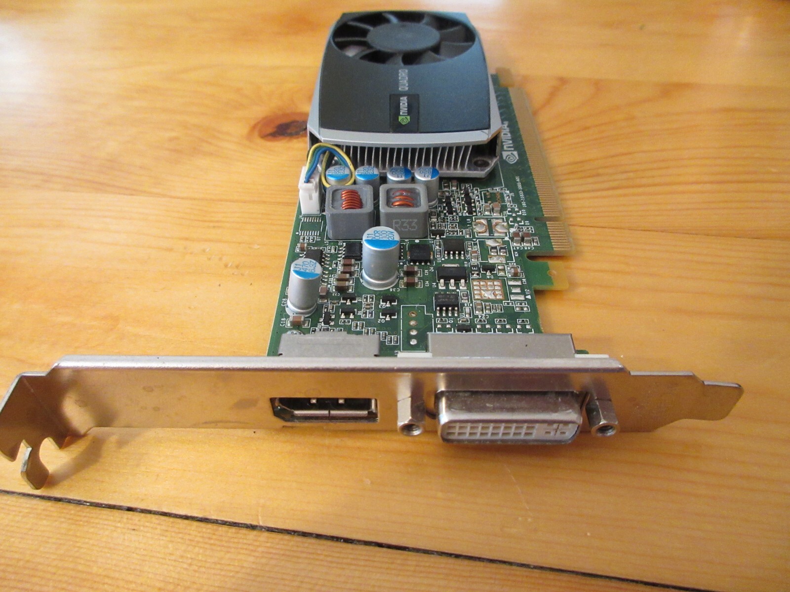 Nvidia Quadro 600 1GB GDDR3 DisplayPort DVI FULL HEIGHT Video Card 03T8009