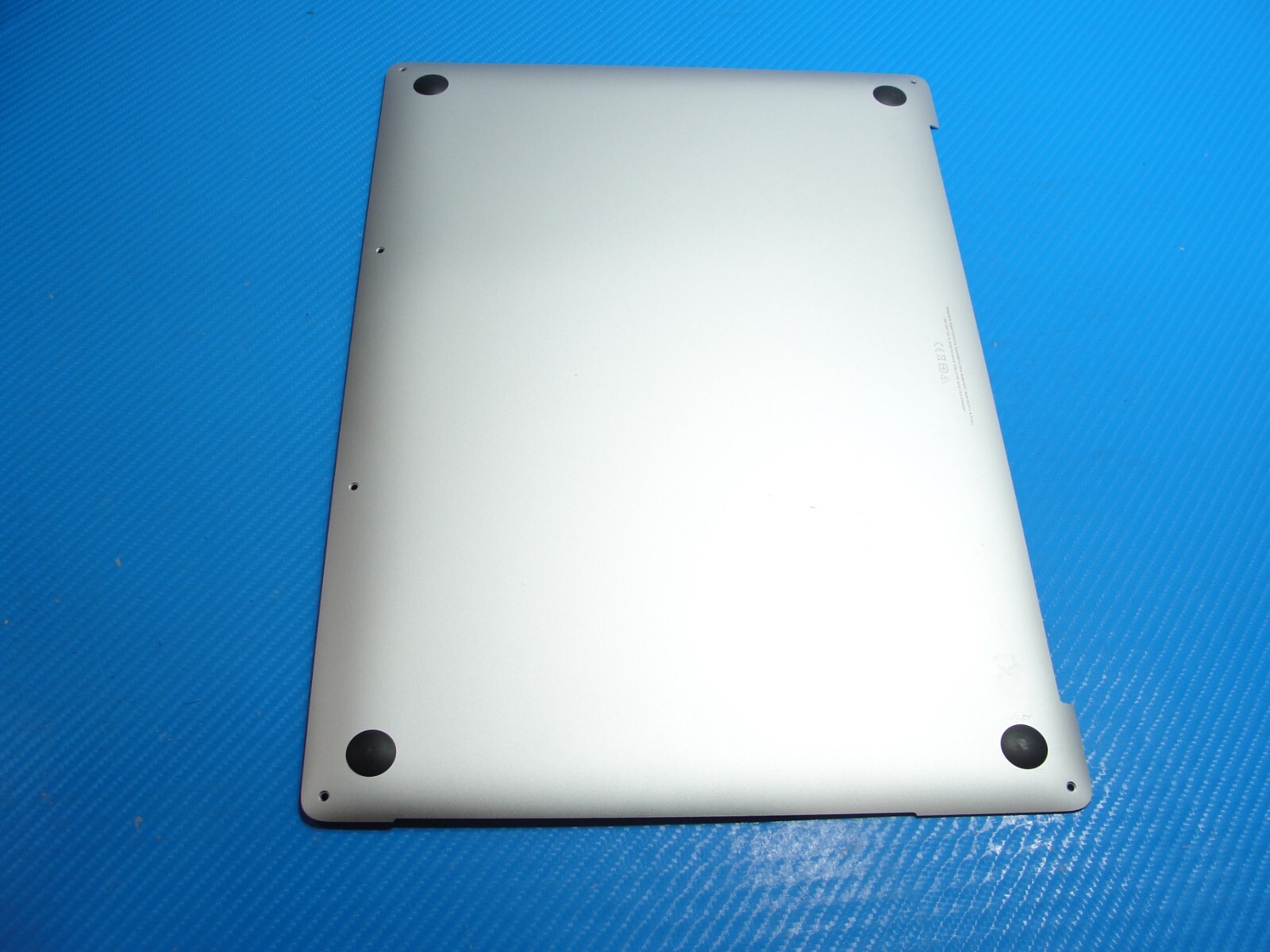 MacBook Pro 16″ A2141 Late 2019 MVVL2LL/A MVVM2LL/A Bottom Case Silver 923-03845