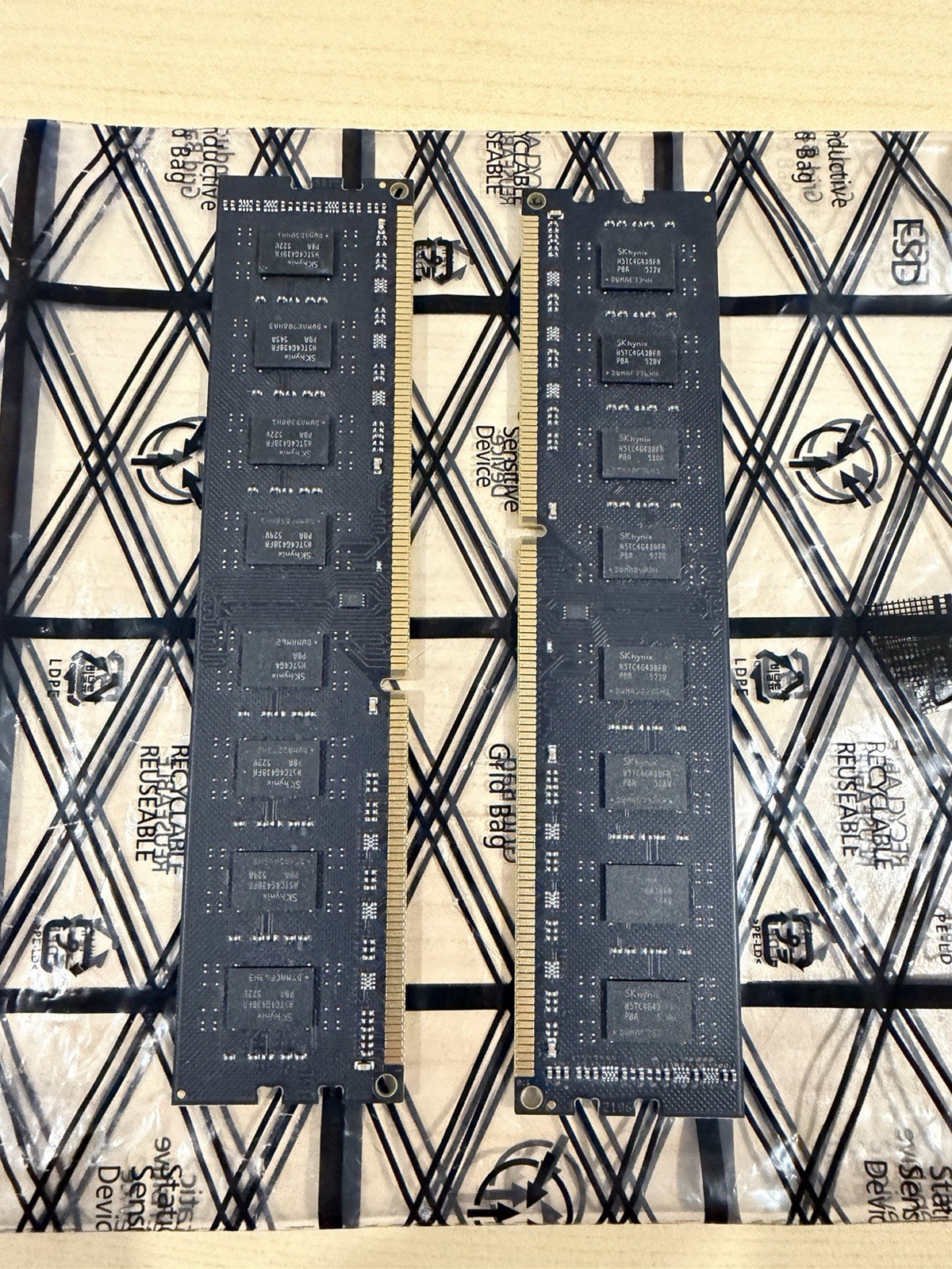 Two 8GB DDR3L 1600 UDIMM – SK Hynix Chips (16 GB Total)