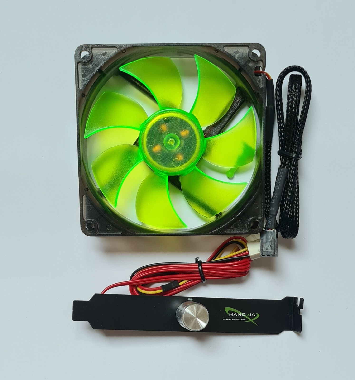 Super Quiet 92mm Case Fan 1400 RPM 13 dBA 3 pin w/ PCI Slot Fan Speed Controller