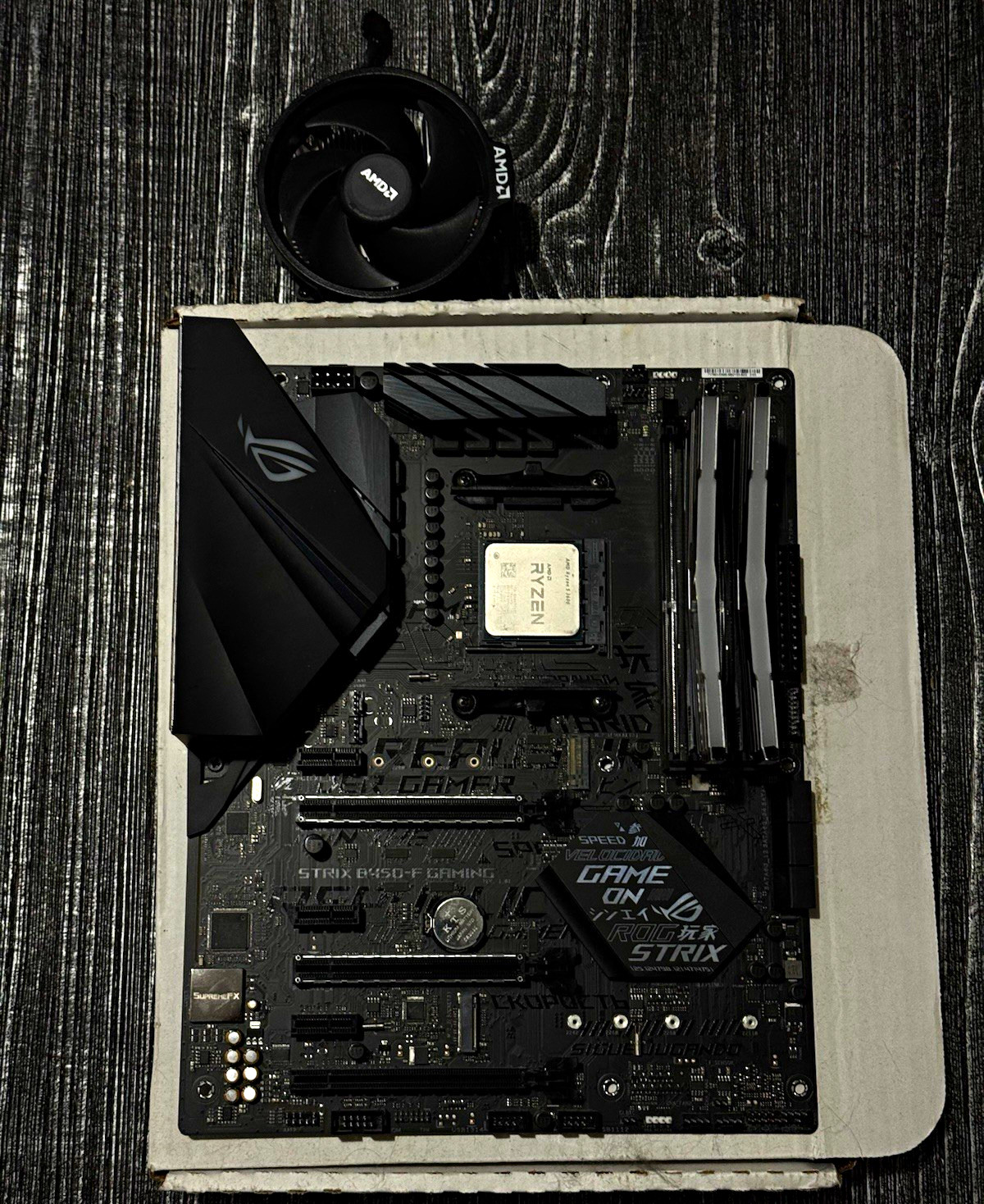 ASUS ROG STRIX B450-F + Ryzen 5 3600 + 16GB DDR4-3600 CL18 + Wraith Cooler